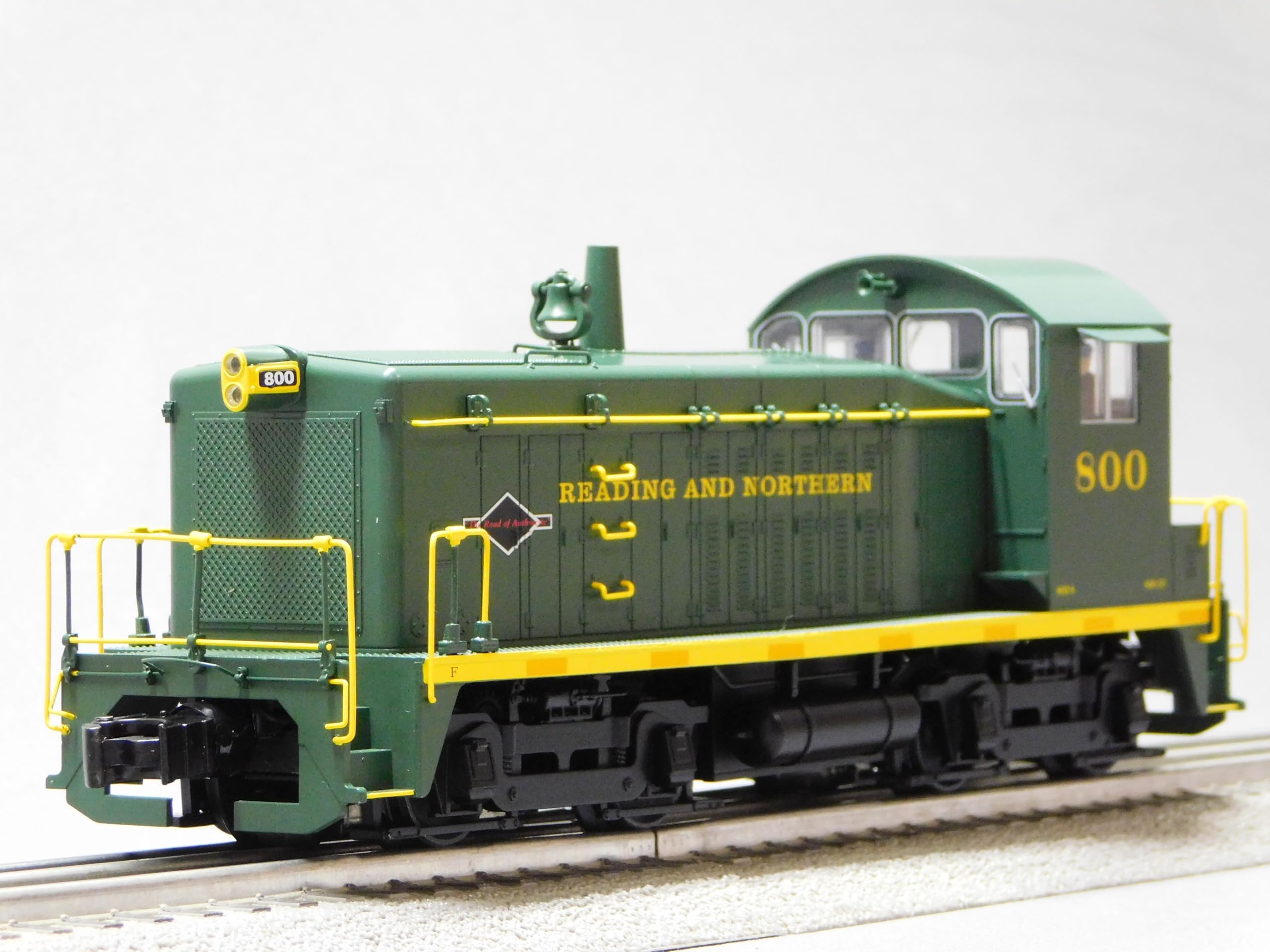 Lionel Reading & Northern Legacy SW8 Diesel Engine Locomotive 2433690