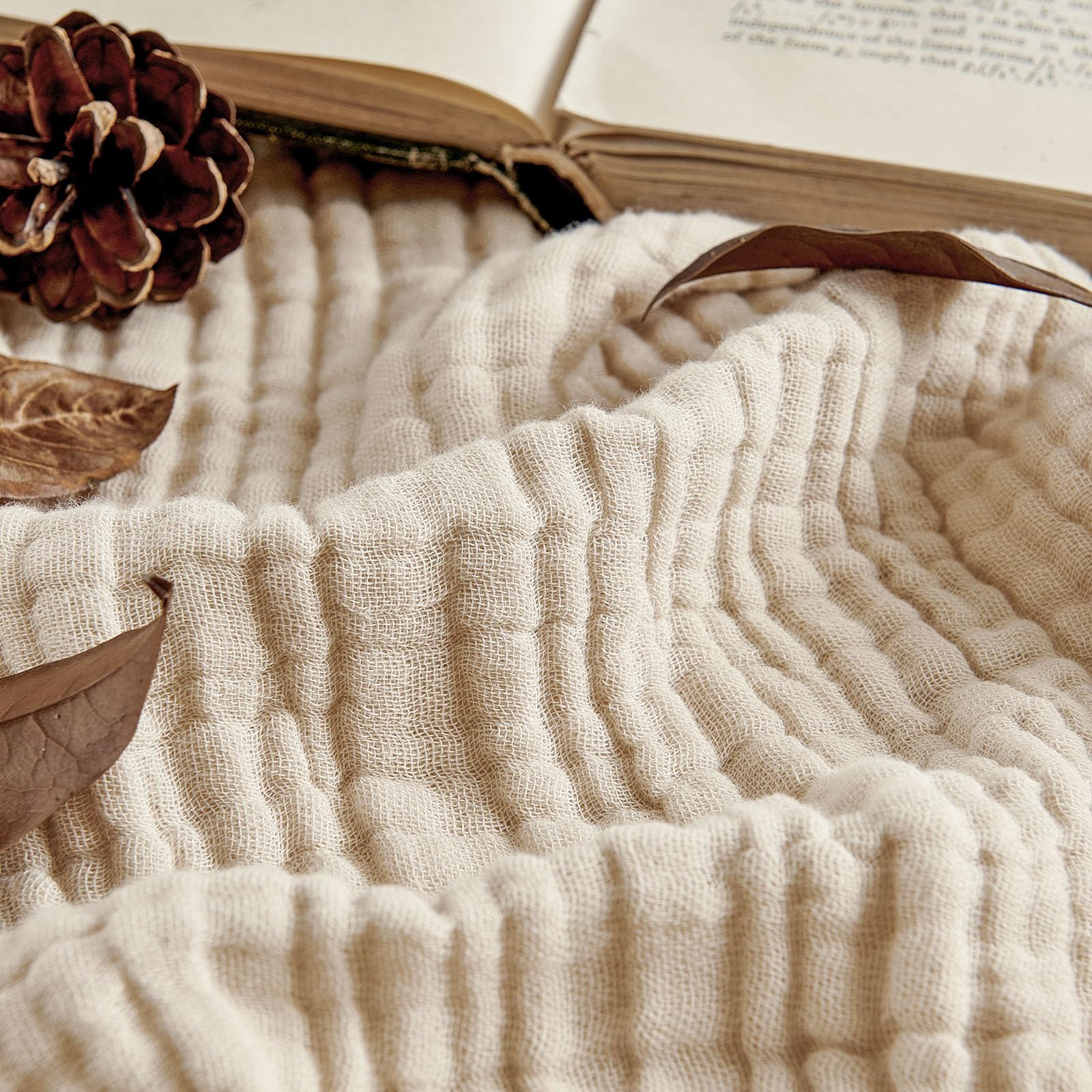 Joydeco Coperta in 100% mussola di cotone, per divano, letto e divano, coperta in morbida garza a 4 strati, leggera e traspirante, per tutte le stagioni, coperta di lusso in cotone da regalo (marrone
