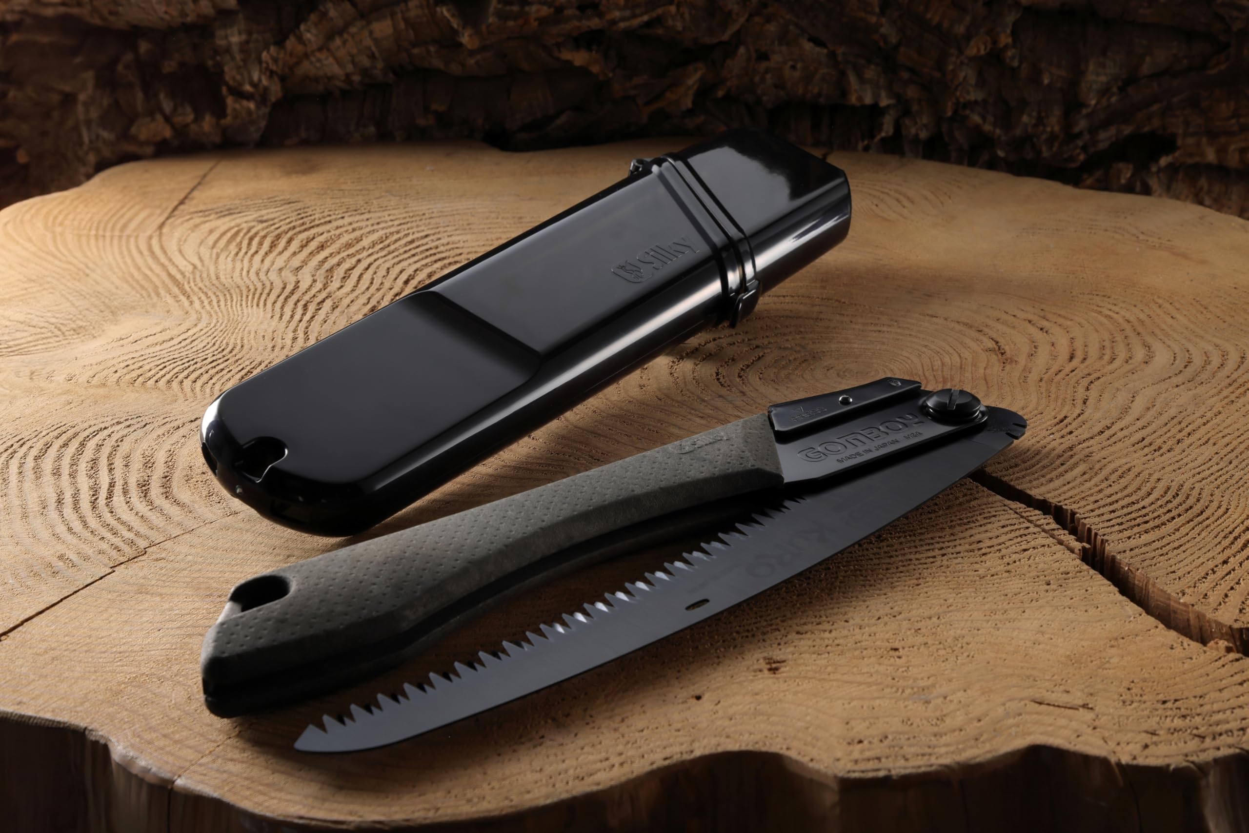 Silky japanische Klappsäge Gomboy Curve Outback „KURO“ - Limited Edition - 240 mm 8 ZpZ gebogene Klinge – Black Oxide Beschichtung – Arbor-Composite-Griff – Outdoor, Bushcraft & Forst