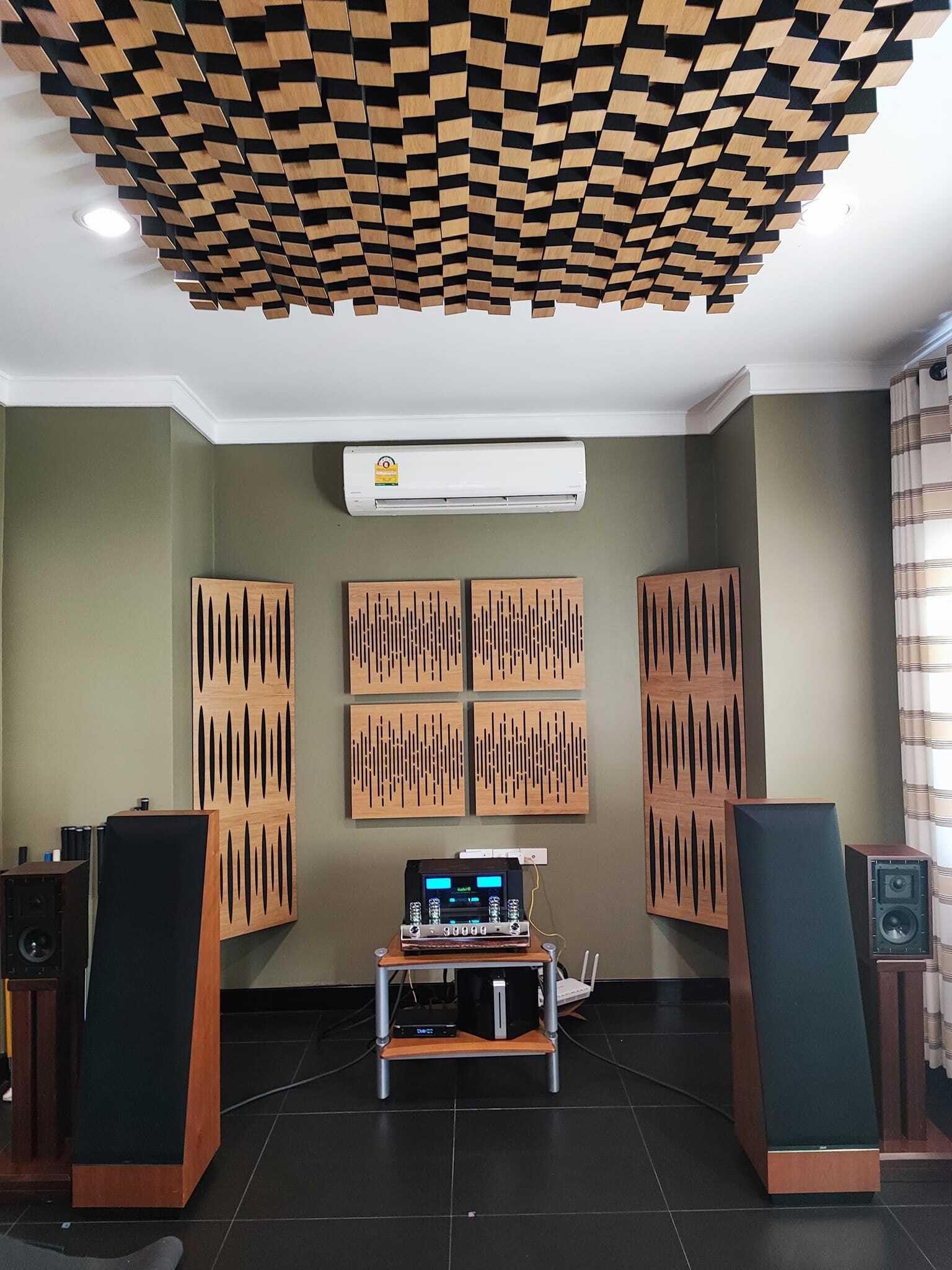4er-Pack – Akustik-Eck-Bassfalle | 50x50x10cm | Akustikbehandlung für Aufnahmestudios | Schalldämmung - Absorption - Diffusion - Reflexion | Farbe: [x4 PULSE-100mm | Eiche]