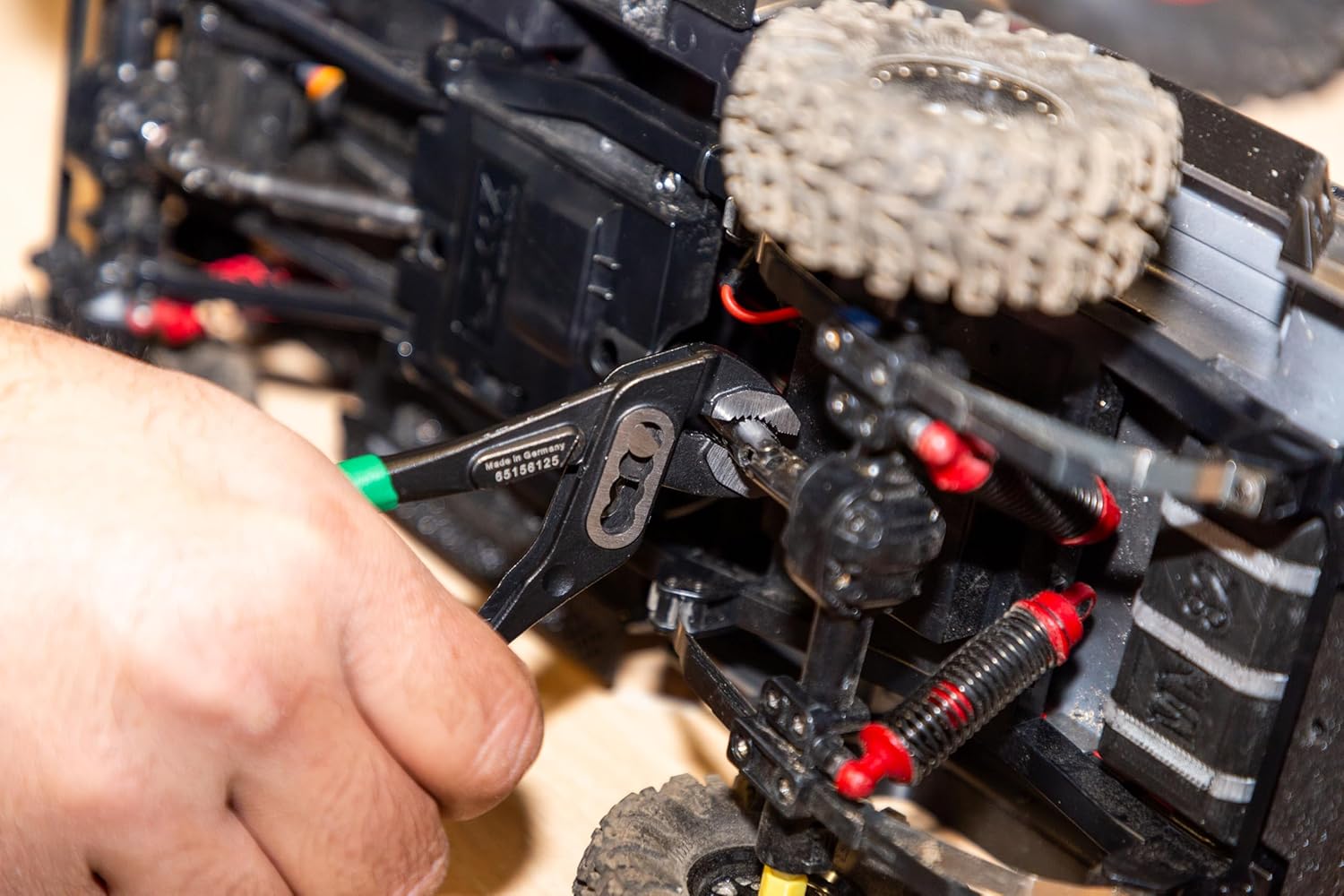 Stahlwille 65156125 Mini Water Pump Plier, Made of Chrome Vanadium & w/Black Lacquered Finish, Handles Dip-Coated w/Sure-Grip Surface, Offers 4 Adjustment Positions, Best for Plumbing Works, L.125mm