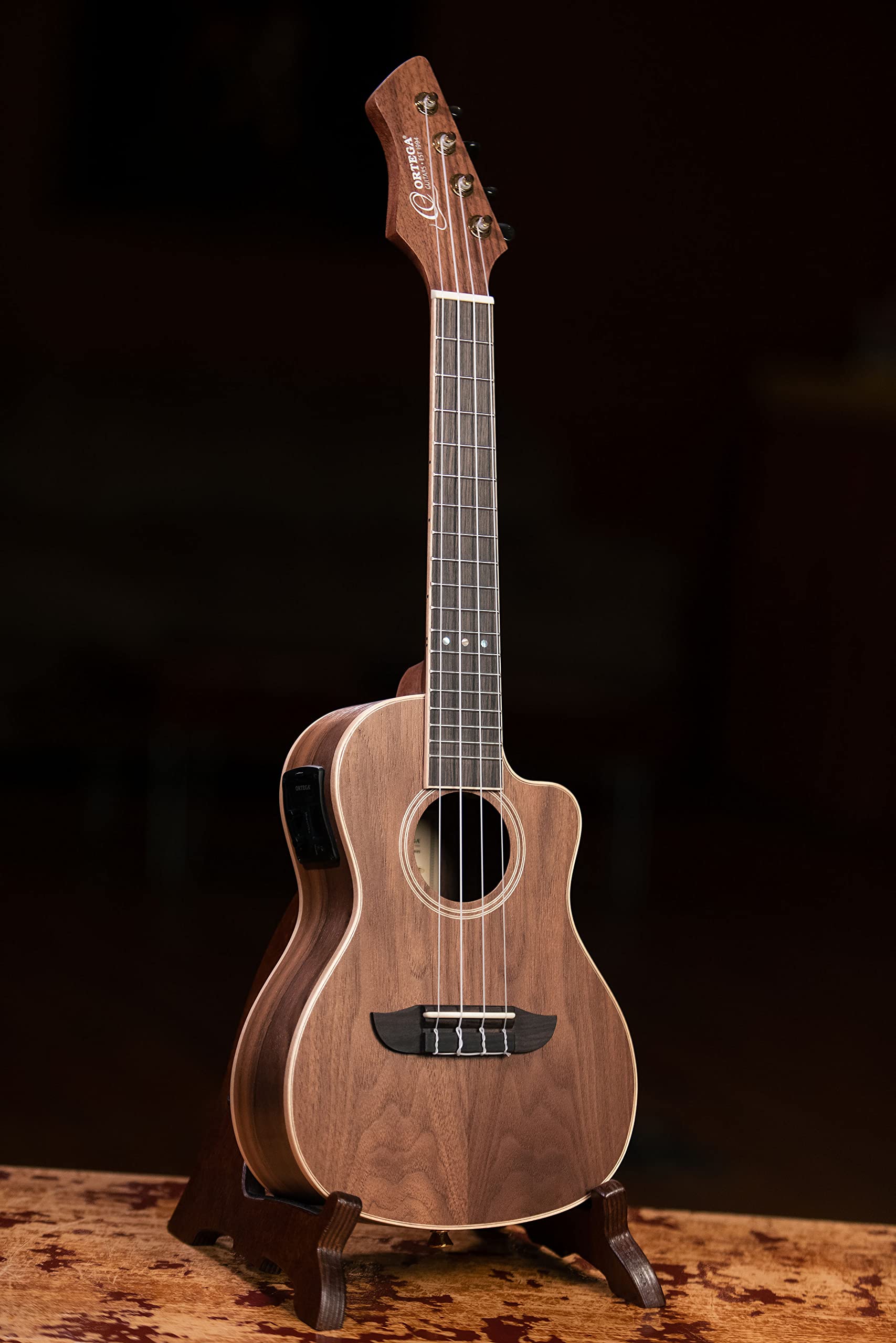 Ortega Guitars Ukulélé Concert Électro-Acoustique – Série Horizon – Housse Incluse – Noyer, Naturel (RUWN-CE)