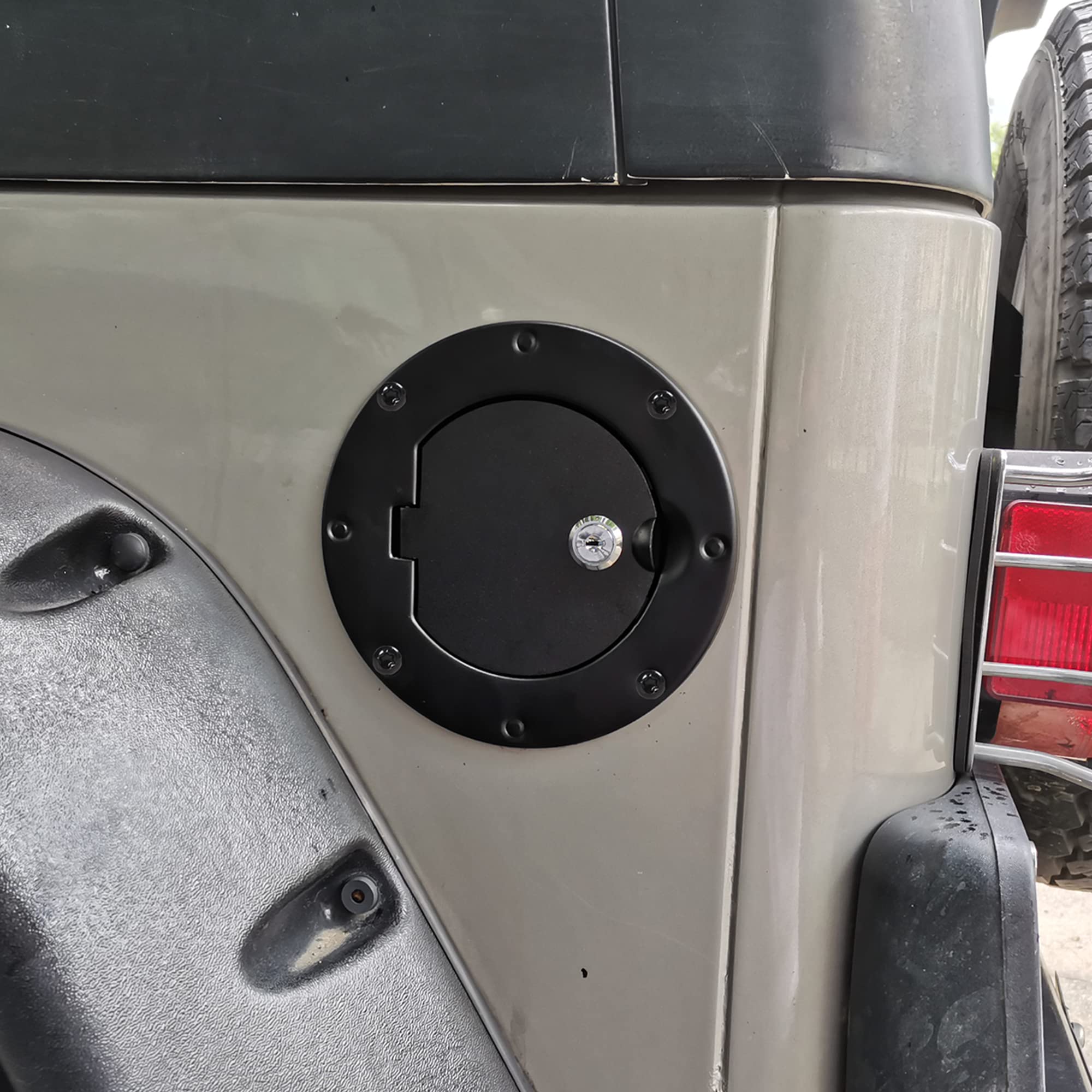 Bouchon de réservoir de gaz verrouillable compatible avec Jeep Wrangler TJ Unlimited Sport Rubicon Sahara 1997-2006 Accessoires extérieurs Bouchon de réservoir de carburant de porte Noir