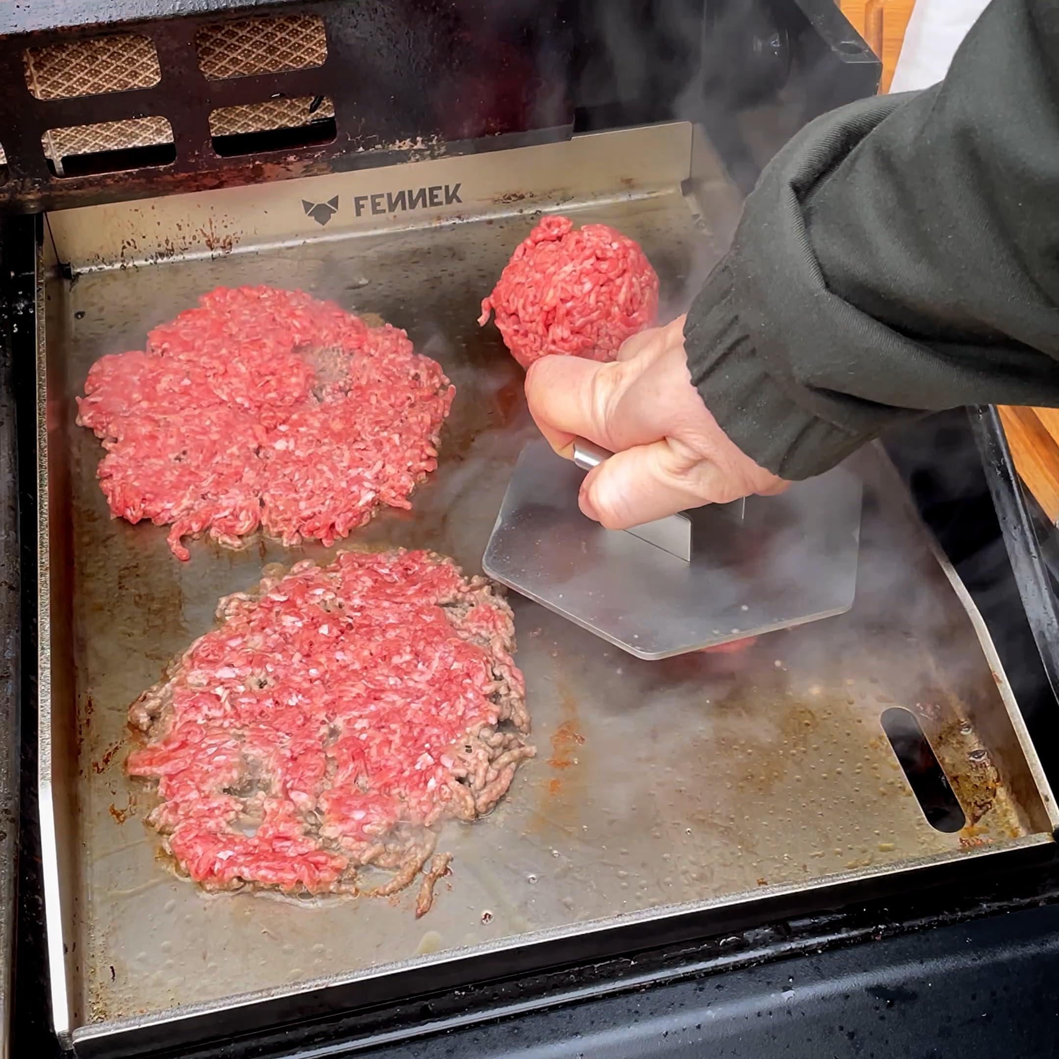 FENNEK Plancha 40 x 30 cm Teppanyaki płyta grillowa z przednią krawędzią i dużym otworem spustowym | 4,0 mm stal nierdzewna | Do burgerów, warzyw, ryb i innych | Zmywalna w zmywarce | Podwinięte