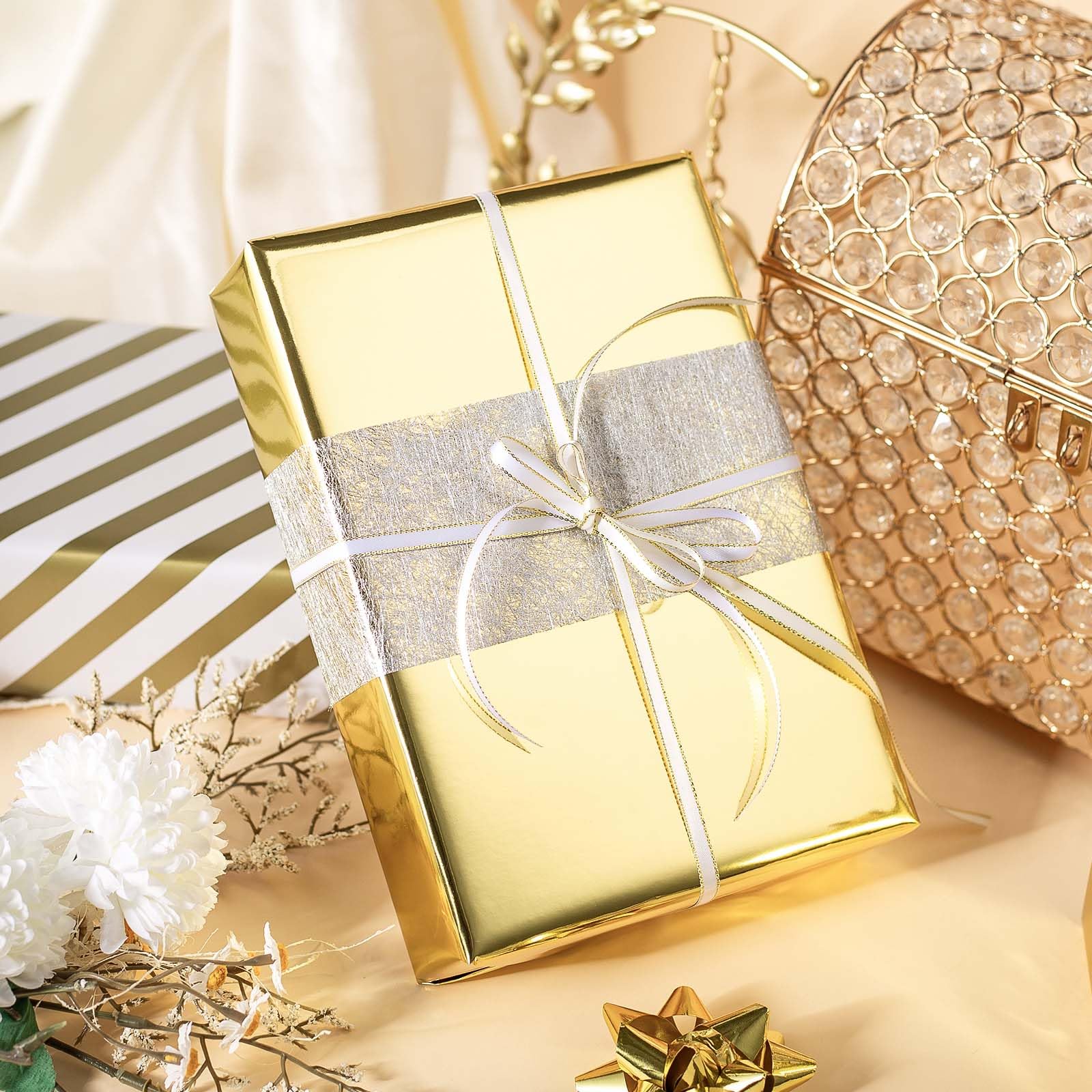 Merture Rollo de papel de regalo dorado metálico, 17 pulgadas x 32.8 pies (46.5 pies cuadrados) con rayas