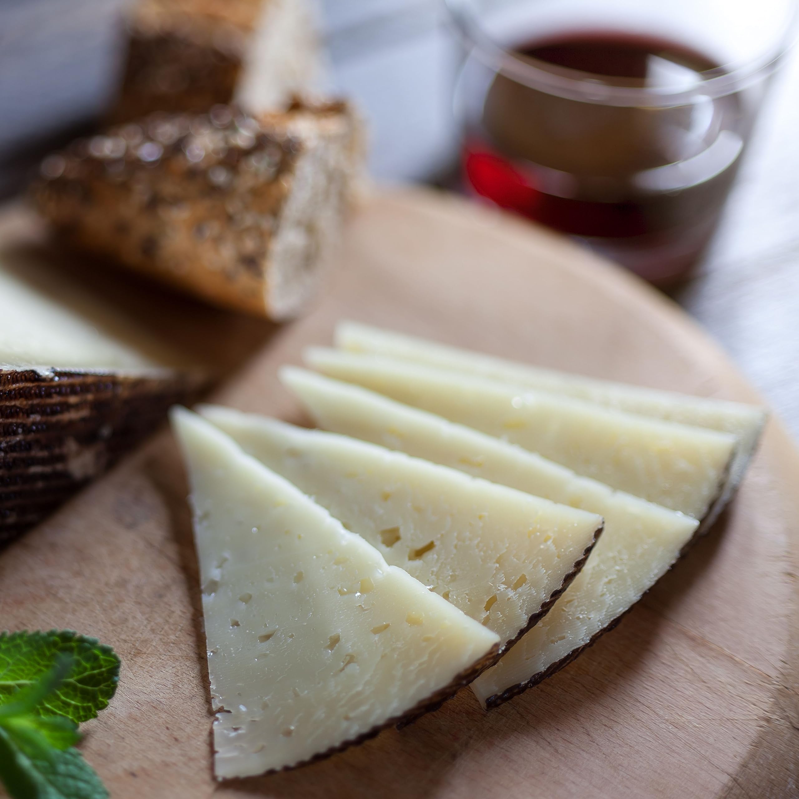 Queso Manchego - Queso Curado Artesano D.O. Protegida El Pesebre - Elaborado con Leche Cruda de Oveja Manchega - Peso Aproximado 3 Kilos