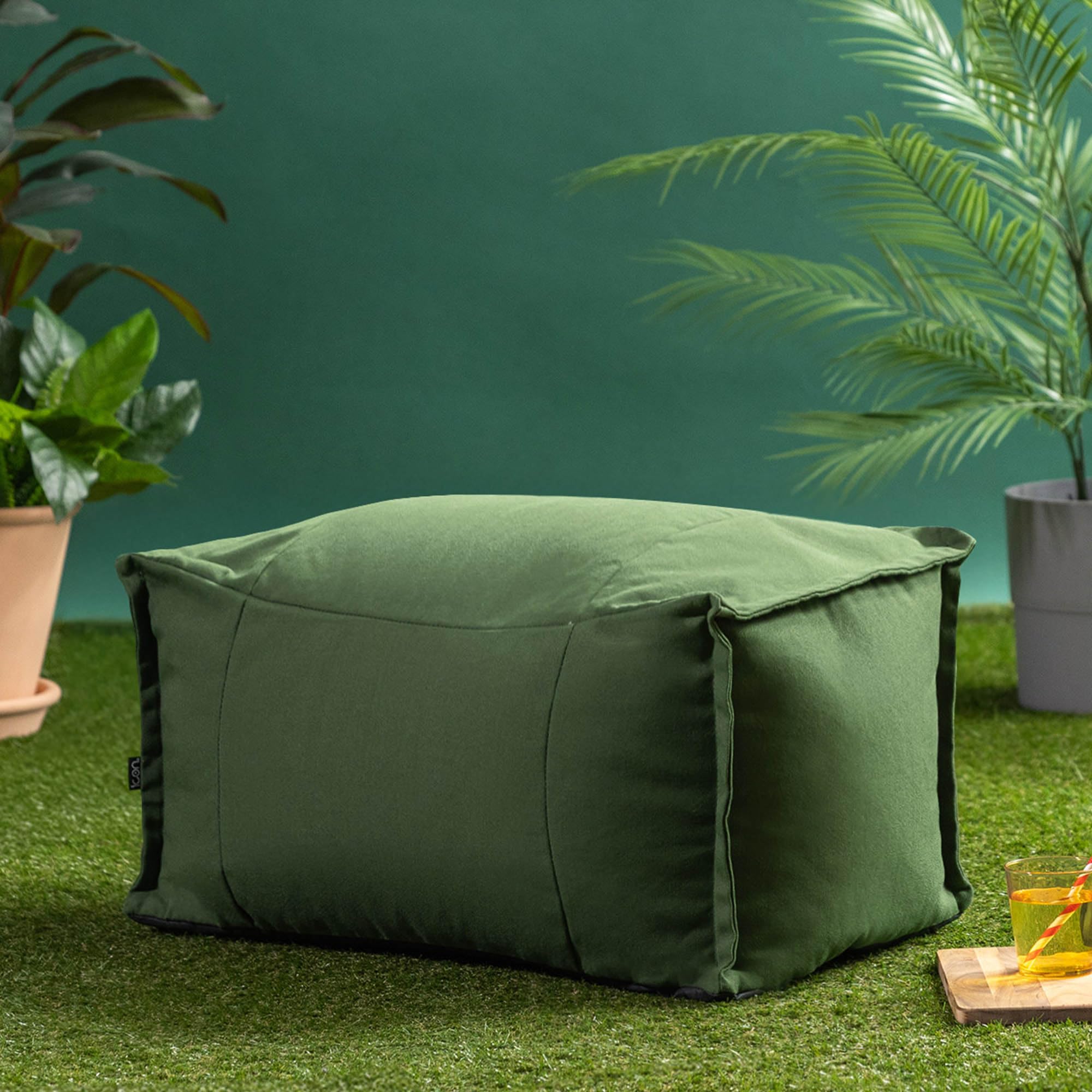 Icon Bud Hocker, Khakigrün, Olefin Stoff für Drinnen und Draußen, Outsoor Sitzsack, Sitzpuff, Pouf Hocker mit Füllung, Fußhocker für das Wohnzimmer, Garten, Terrasse