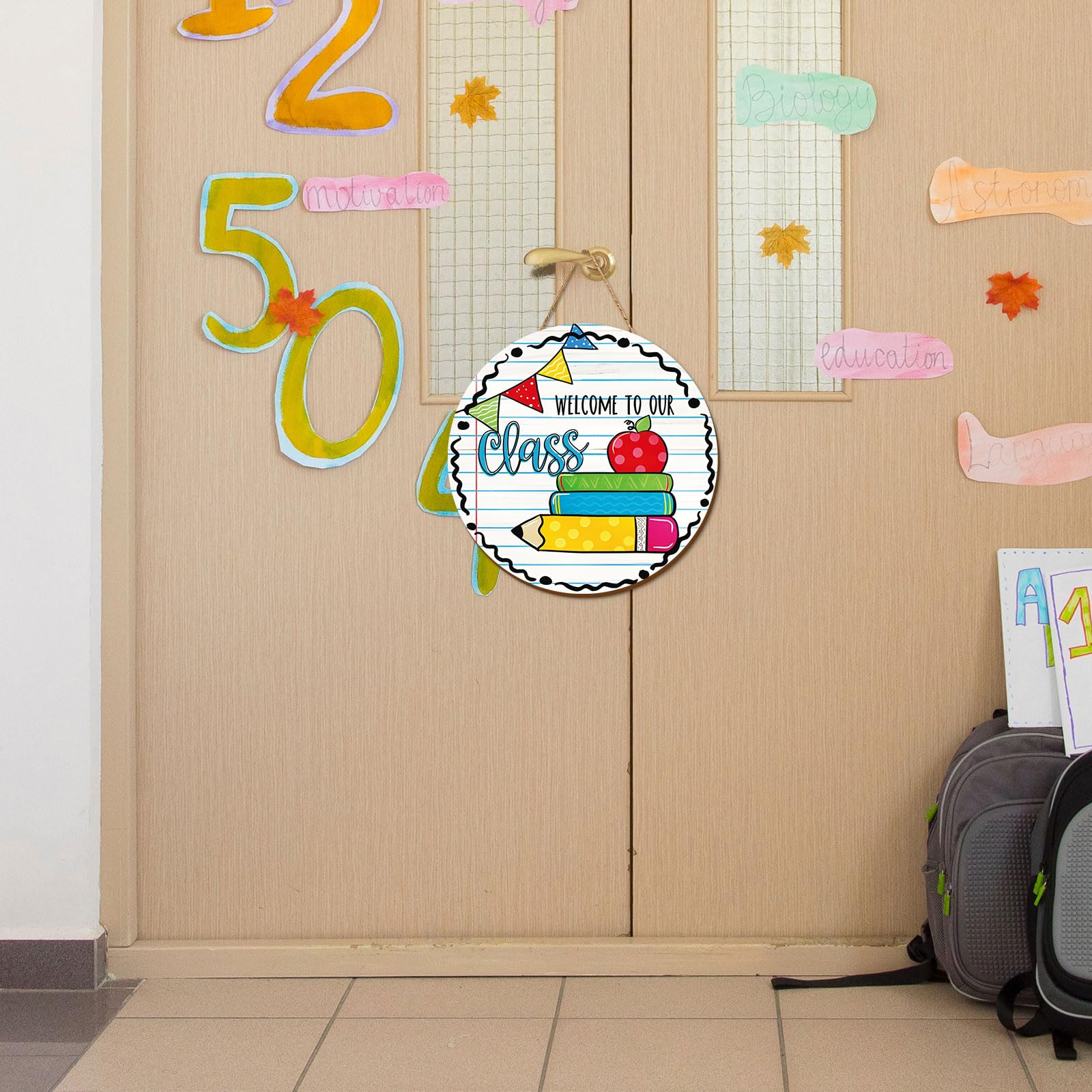 JarThenaAMCS Letrero de bienvenida para el aula, caricaturas, bienvenido a nuestro aula, letrero de puerta de regreso a clases, corona para colgar la puerta del primer día de clases, tablón de