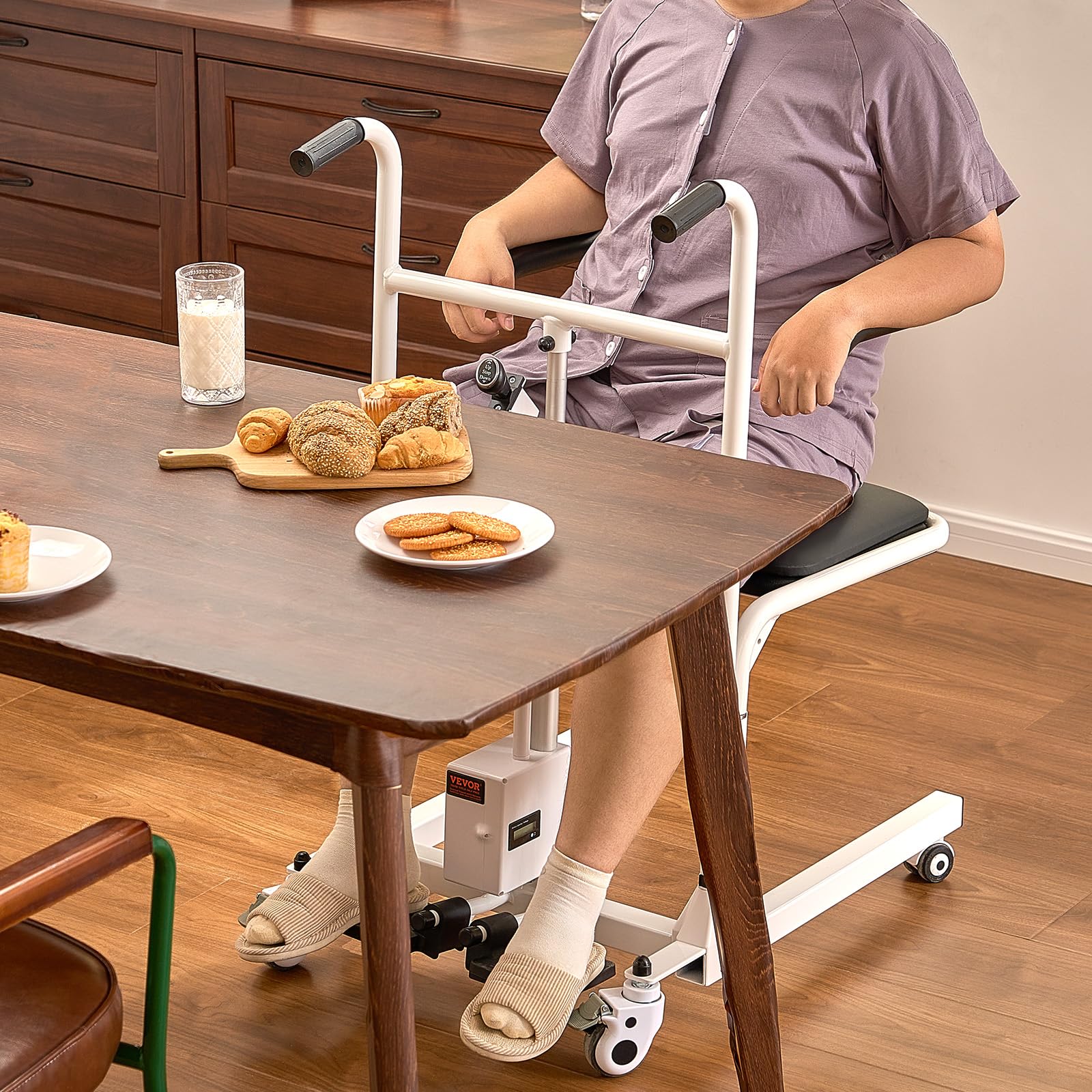 VEVOR Fauteuil Roulant Élévateur Patient, Siège Divisé 180°, Fauteuil Transfert Patients Électrique, Charge 100 kg, Bassin de Lit, Roulettes Pivotantes Verrouillables, pour Personnes Âgées Handicapées