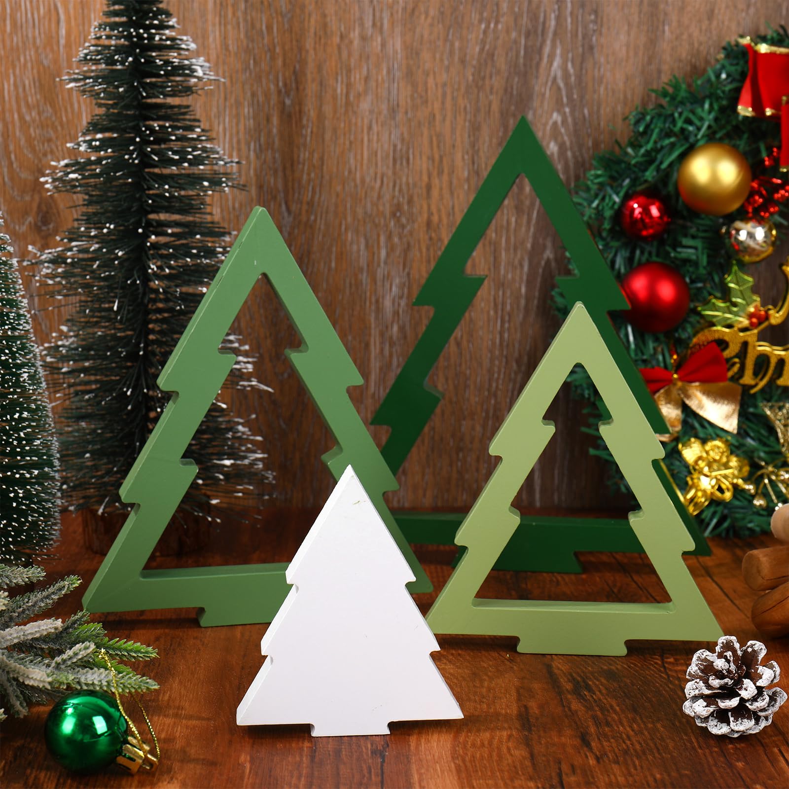 Sapin de Noël en bois creux pour décoration de table rustique et repas de fête en famille
