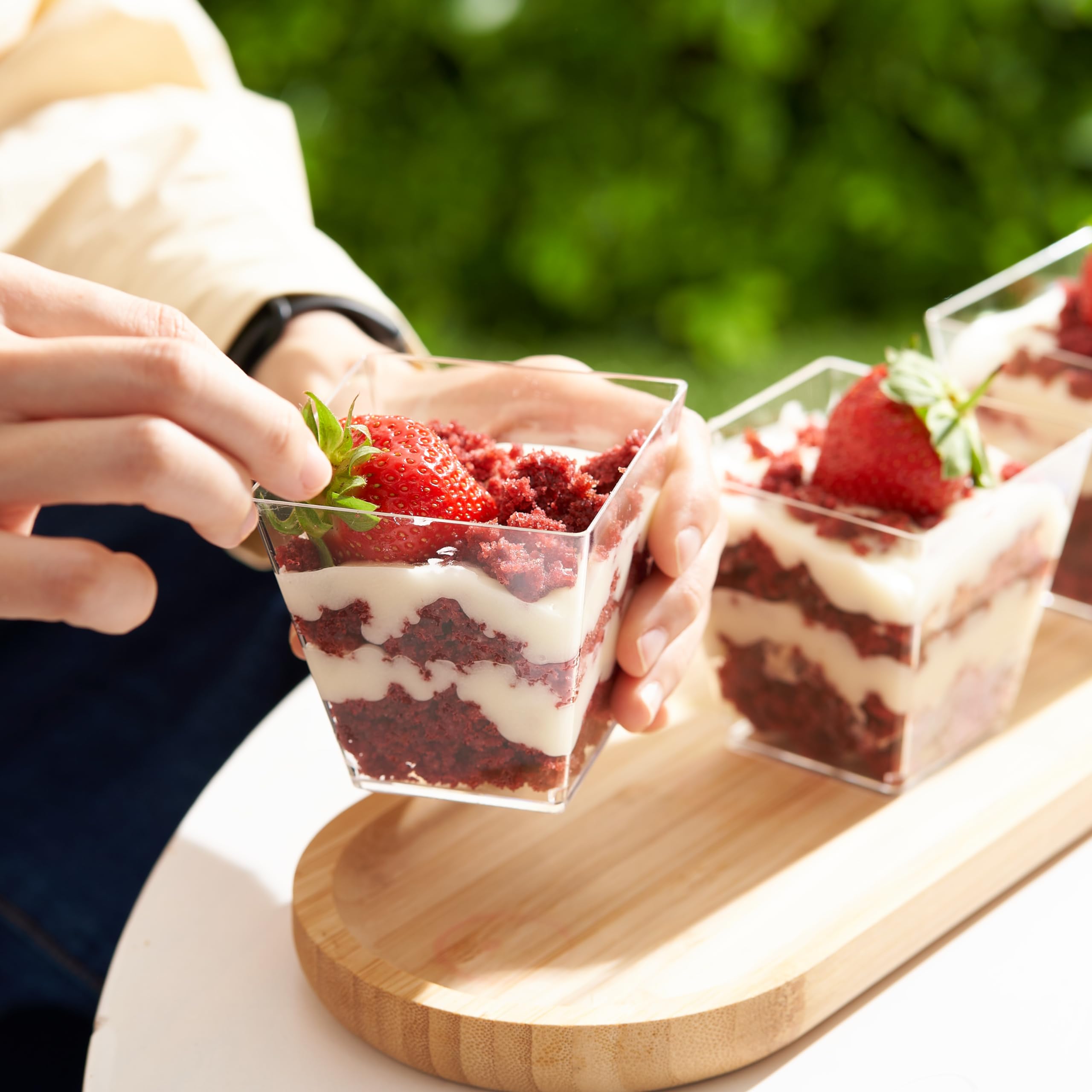 Matana - 48 Bicchieri Monoporzione per Dolci (Quadrati, 225ml) - Coppette per Dessert, Finger Food, Mousse, Budini, Tiramisù - Resistenti e Riutilizzabili - per Feste e Buffet