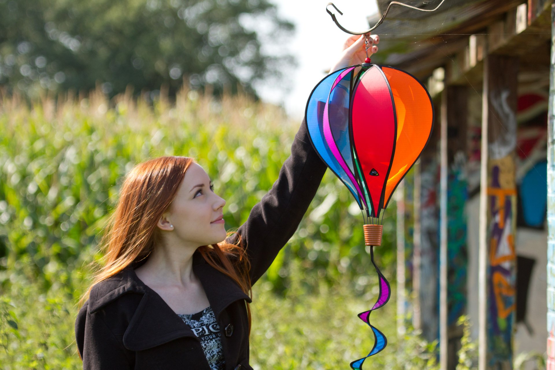 HQ Design Windspiration - Hot Air Balloon, UV-beständige und wetterfeste Windspiel Deko für Garten, Terrasse und Balkon - inkl. Aufhängung (Rainbow, Hot Air Balloon Twist)