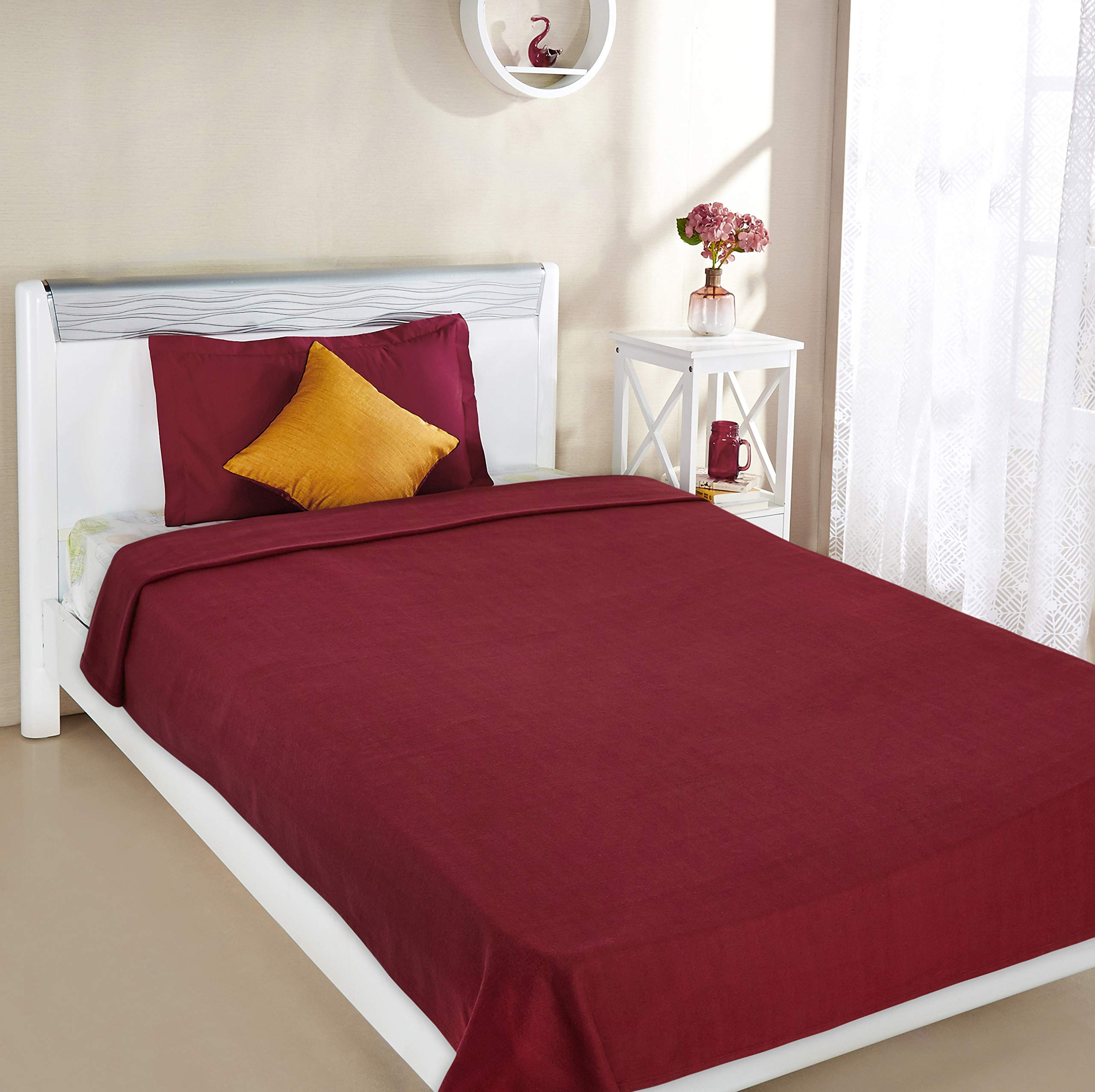 Buy Amazon Brand - Solimo Polar Fleece Blanket, Single (90 x 60 inch),  Maroon, fade_resistant Online at Low Prices in India - Amazon.in