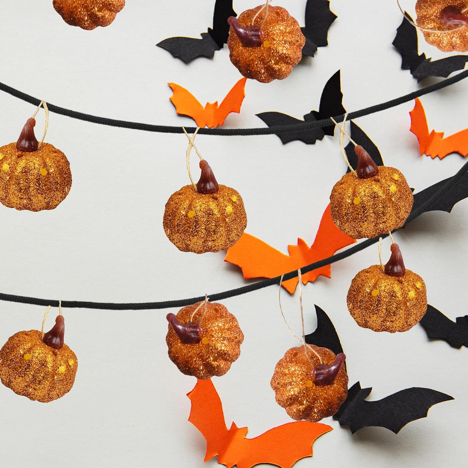 12pcs Mini Artificial Pumpkins for Halloween Thanksgiving Fall Harvest Tree Decorations Hanging Pumpkin Ornament Foam Pumpkin Small Glitter Pumpkins Halloween Party Decoration Props Dining Table Decor