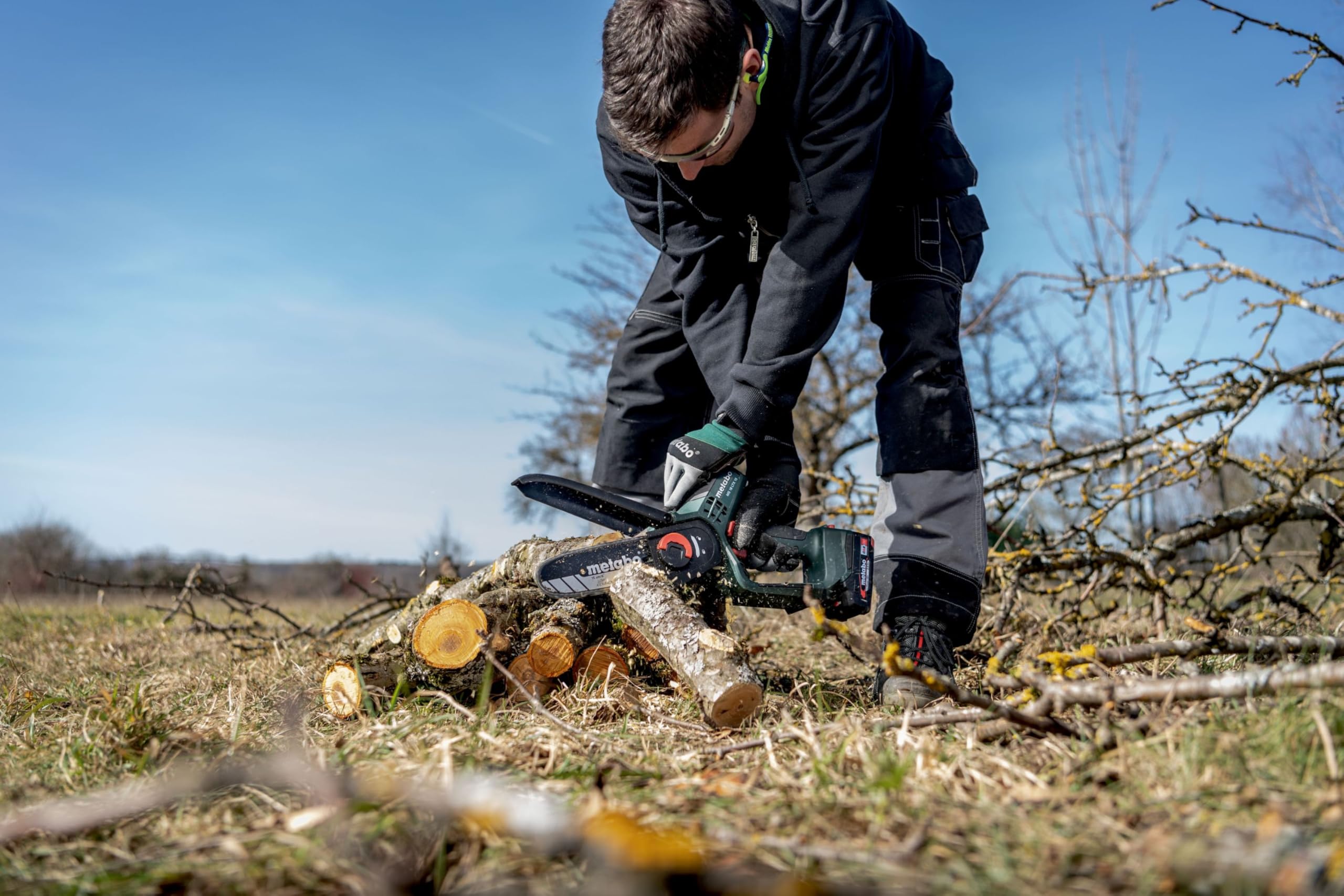 Metabo sega per arbusti a batteria MS 18 LTX 15 – 18V, lama da 15 cm – Ideale per la potatura di alberi e rami verdi, alta velocità della catena – Leggera e maneggevole – Inclusa metaBOX