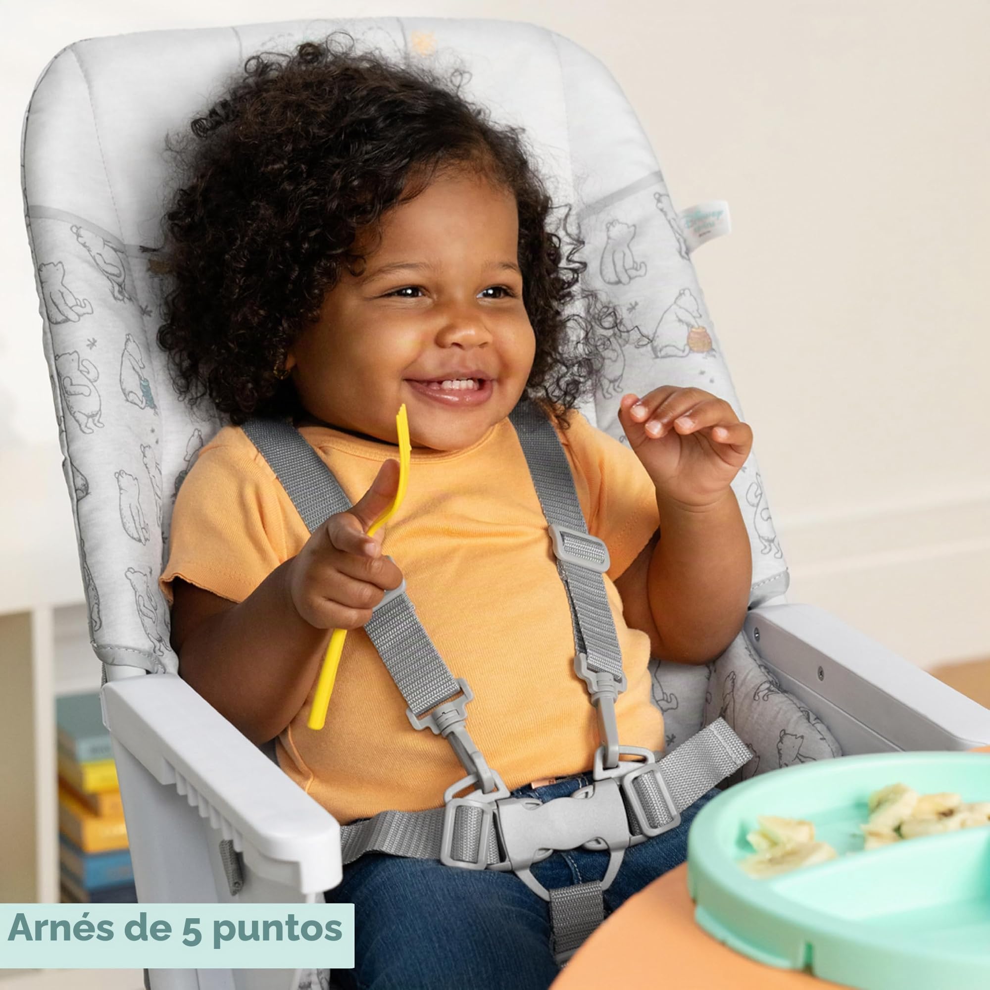 Bright Starts y Disney Baby, Trona Compacta y Plegable con Temática de Winnie the Pooh, Plato Apto para Alimentos, Arnés de 5 Puntos, Unisex, Patrón Classic Pals, Para Bebés a Partir de 6 Meses