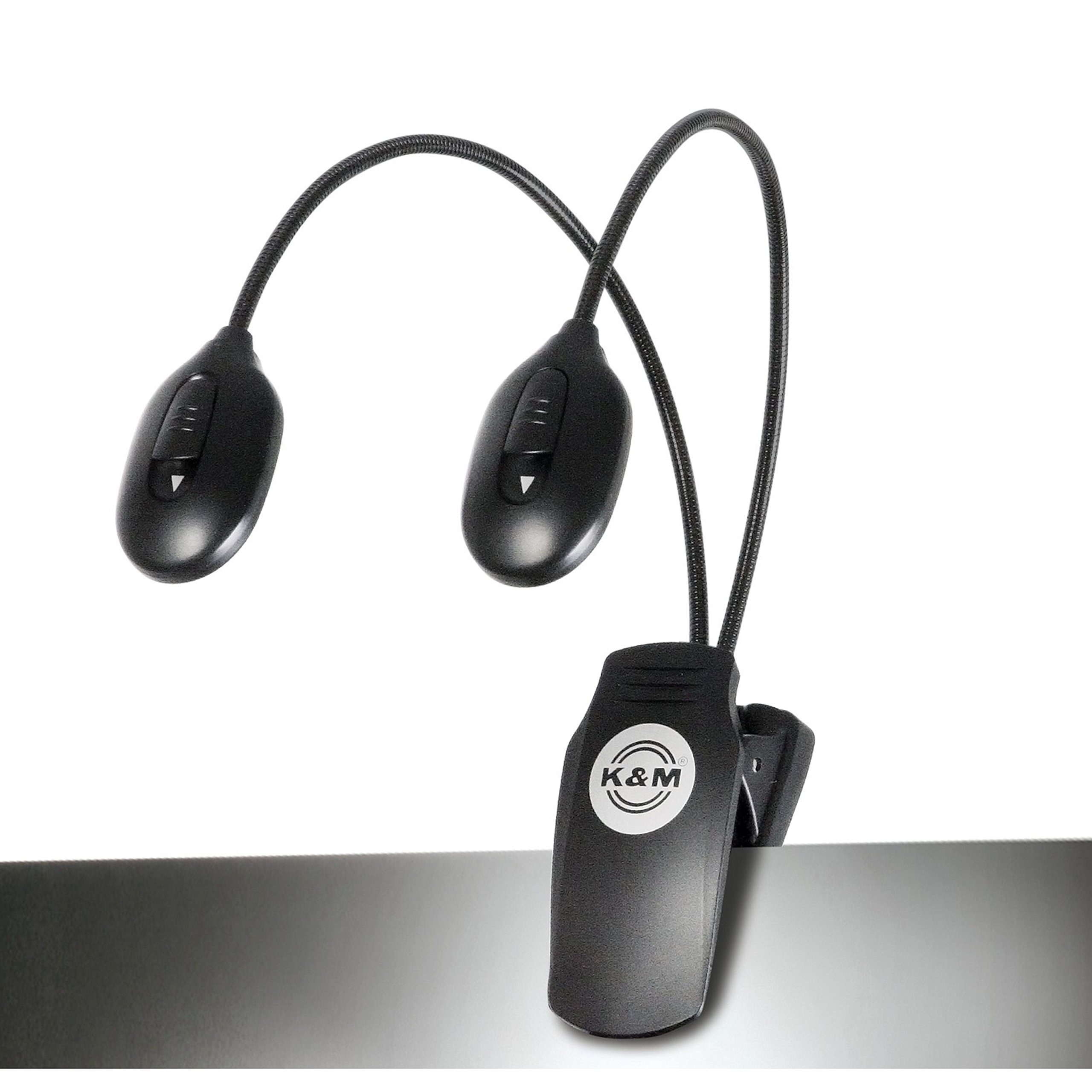 K&M 12270 Notenpultleuchte Twin Head Schwarz – Anbringung per Clip – bewegliche Schwanenhälse, 2 x 1400 Lux pro Kopf