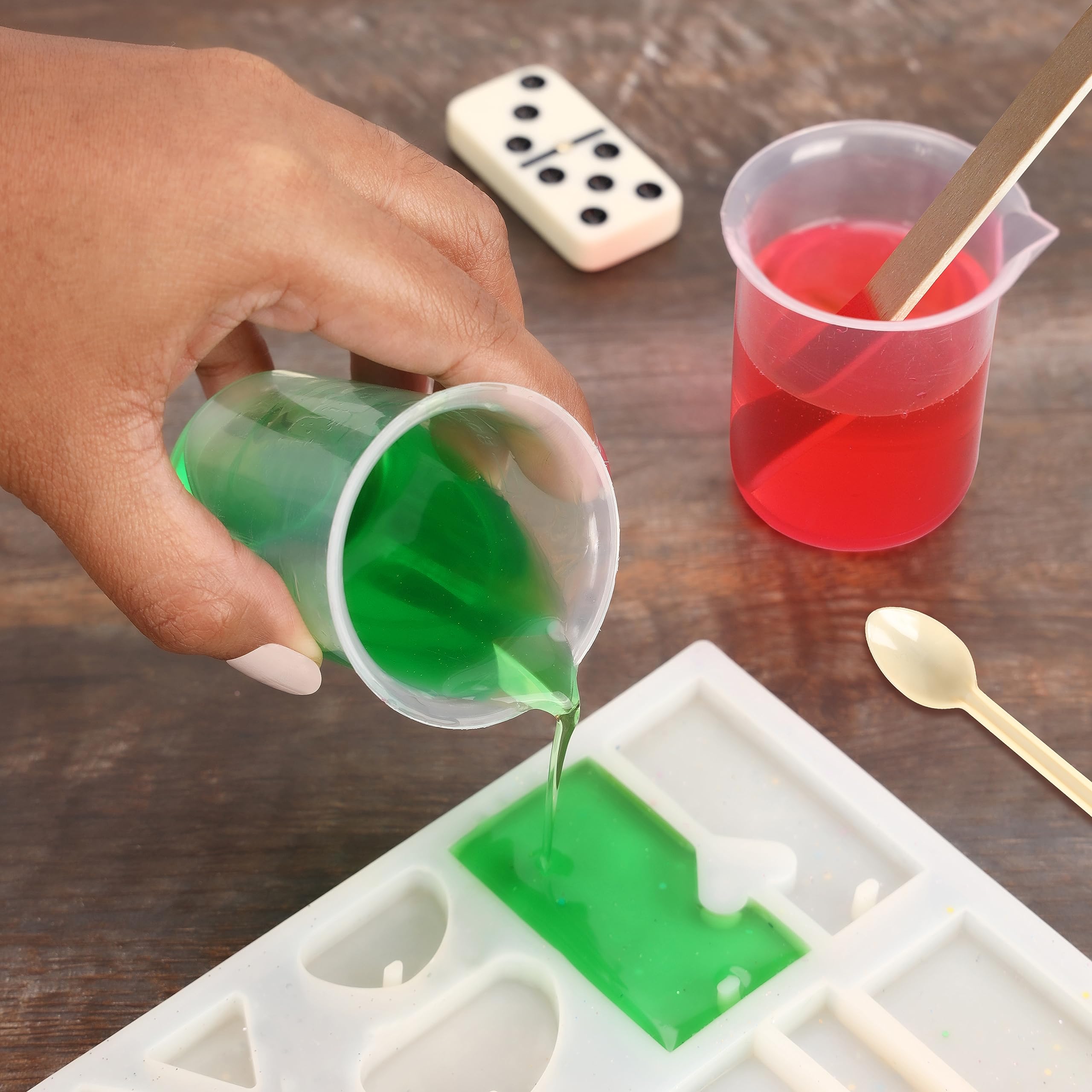 Kit Misurini Per Resina - 24 Pezzi Da 100ml Con Bastoncini E Cucchiai