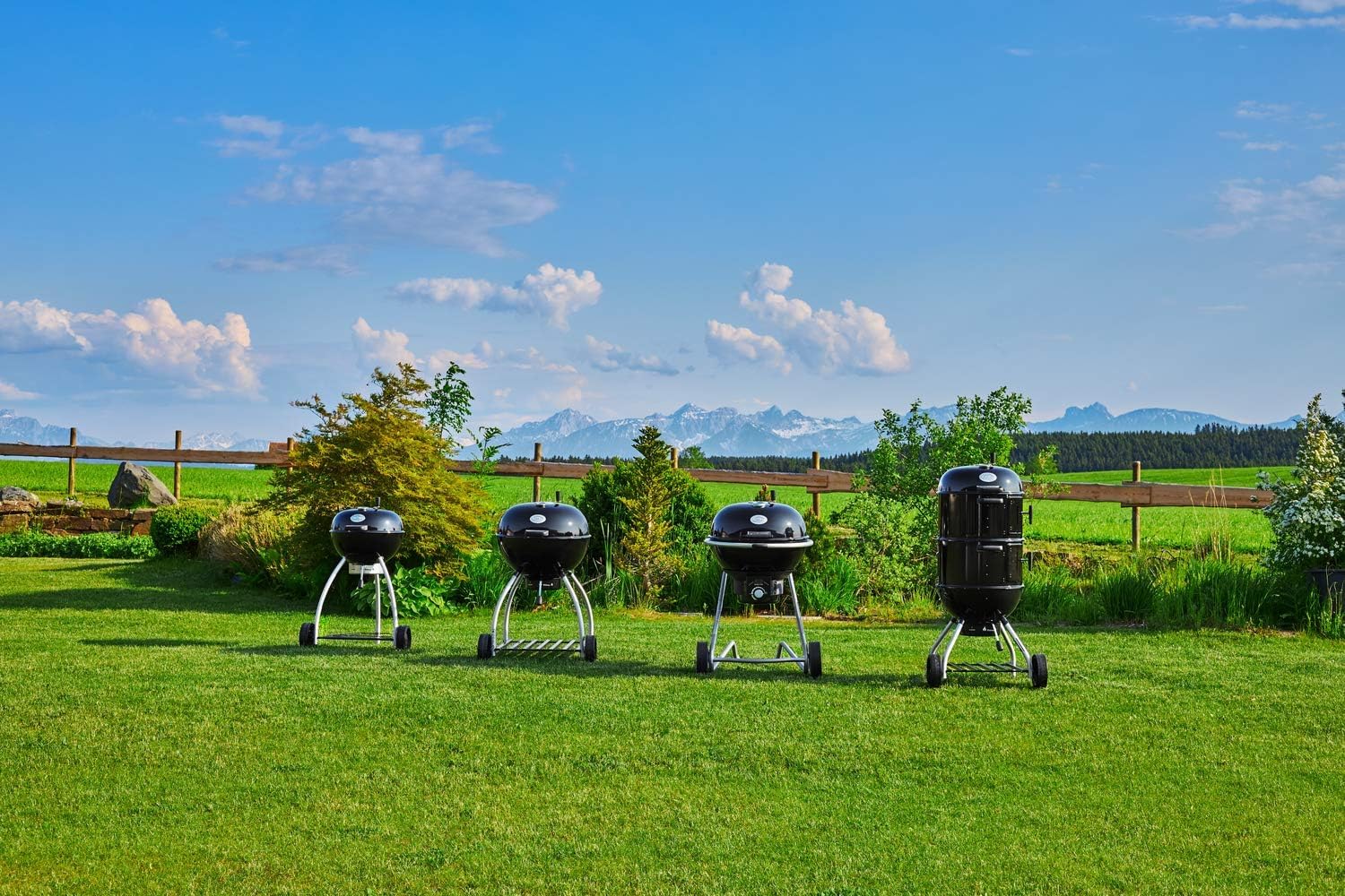 RÖSLE Holzkohle-Kugelgrill No.1 AIR F60, Hochwertiger Kohlegrill mit Air Control System, Deckelscharnier, Deckelthermometer, klappbarer Edelstahl-Grillrost, extra große Grillfläche und Grillraum