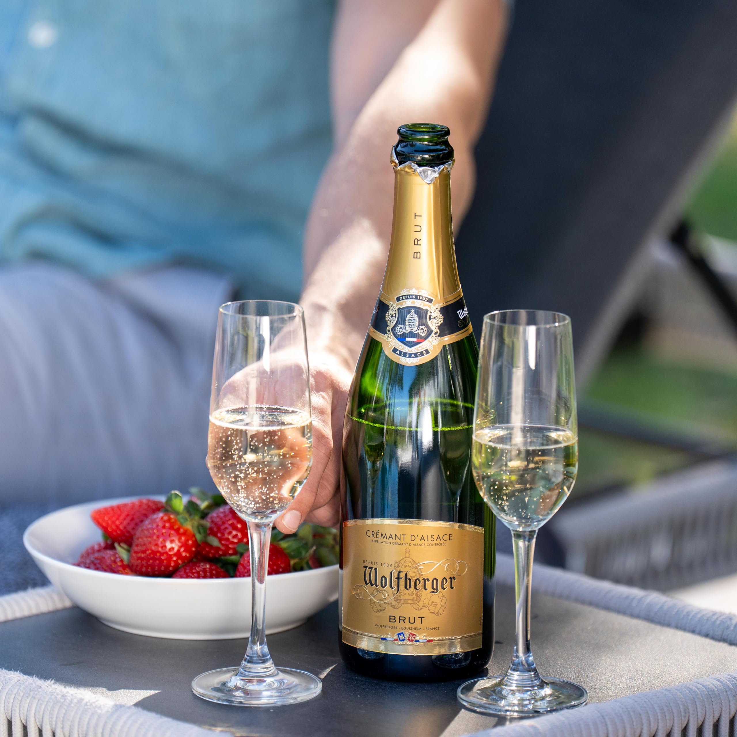 Wolfberger Crémant d´Alsace, brut, 6 Flaschen à 0,75 Liter. Idealer Begleiter für die schönen Momente im Leben und prickelnde Alternative für Sekt oder Champagner. Traditonelle Flaschengärung,