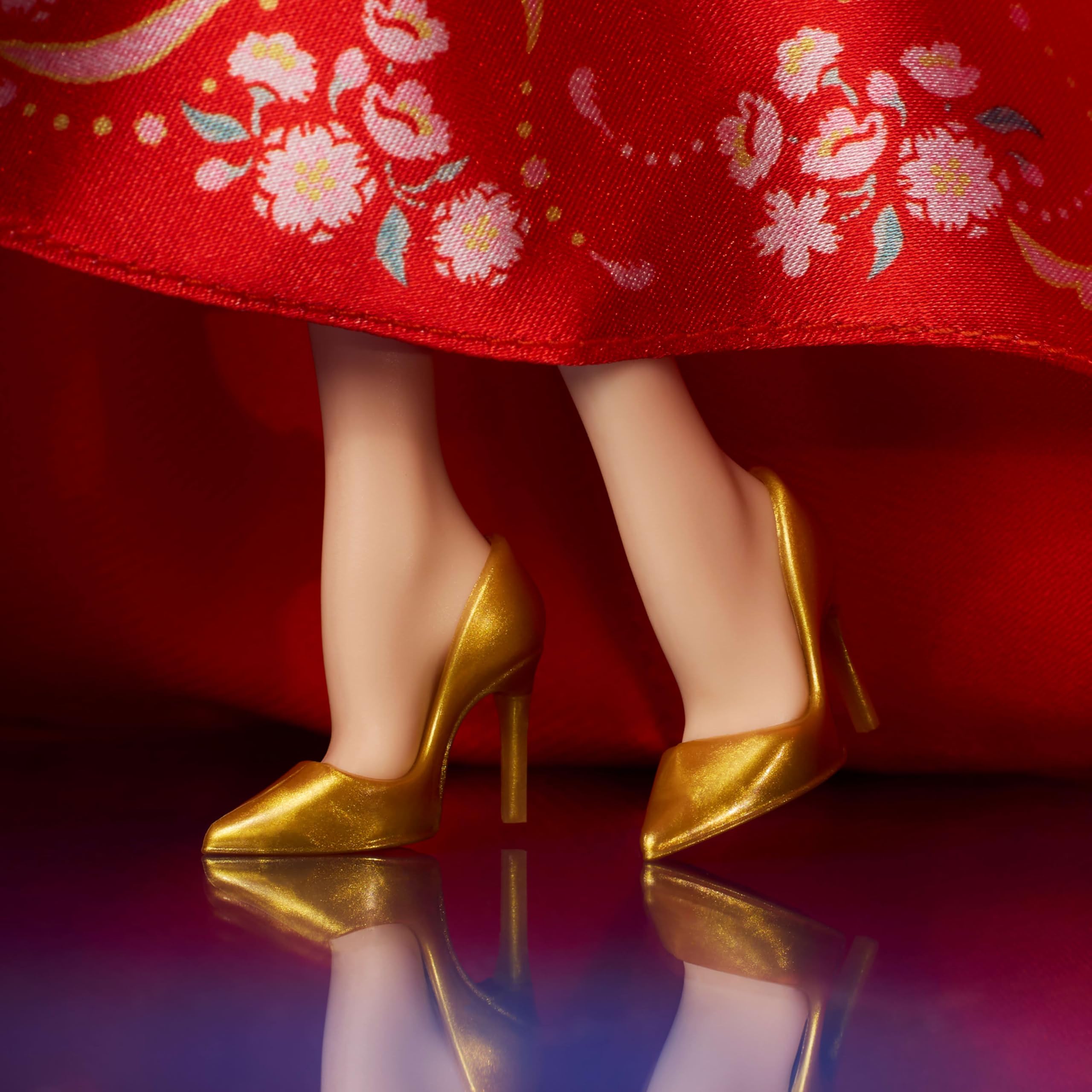 Barbie Signature - Capodanno Lunare Cinese 2025, bambola da collezione con abito Qipao con stampe di fiori di prugno e accessori dorati, giocattolo per bambini, 6+ anni, JBJ11