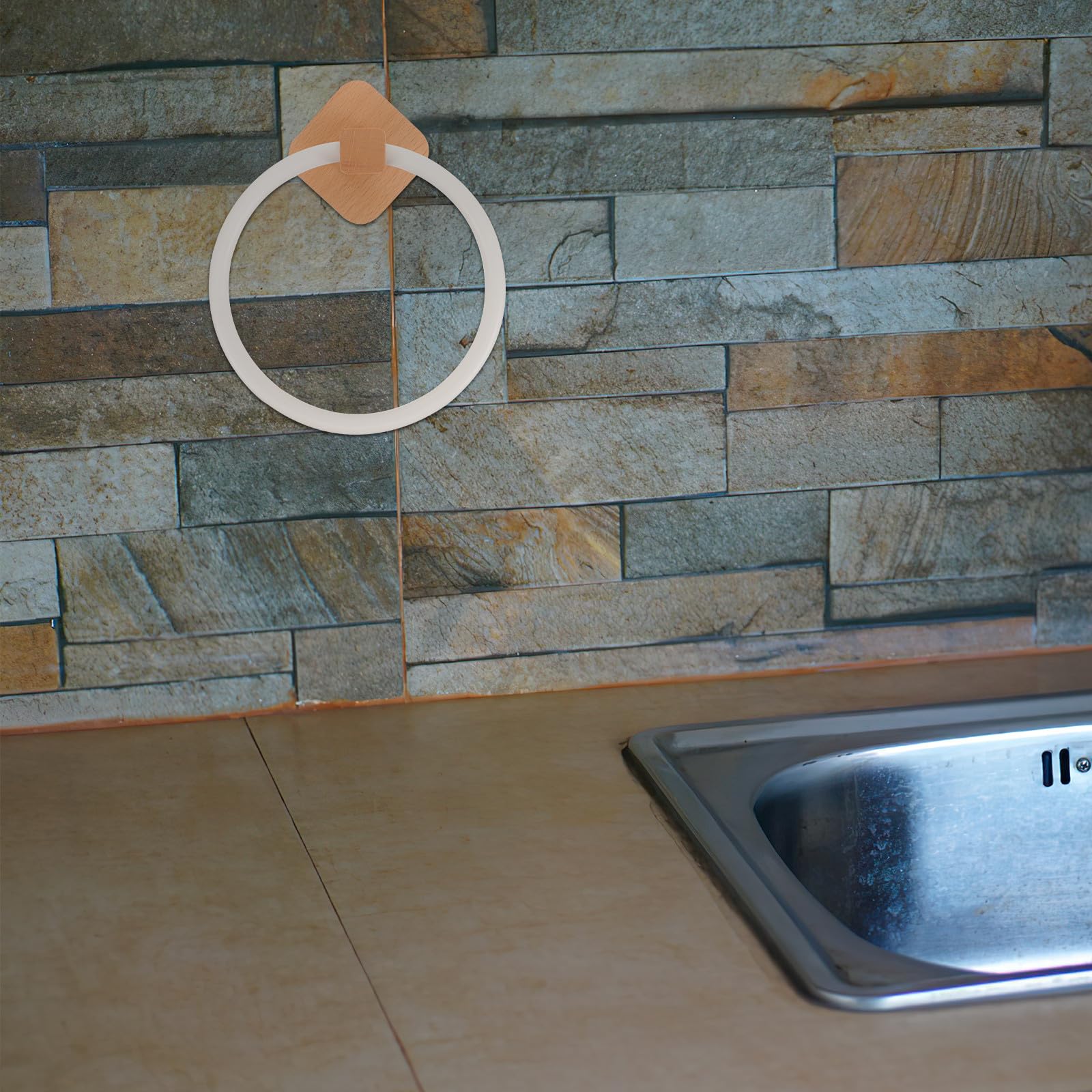 Tofficu Toallero de Mano de Madera Beige Almacenamiento de Toallas y Estructura Simple, Perchero Práctico para Baño Estilo Clásico y Montaje sin Taladro
