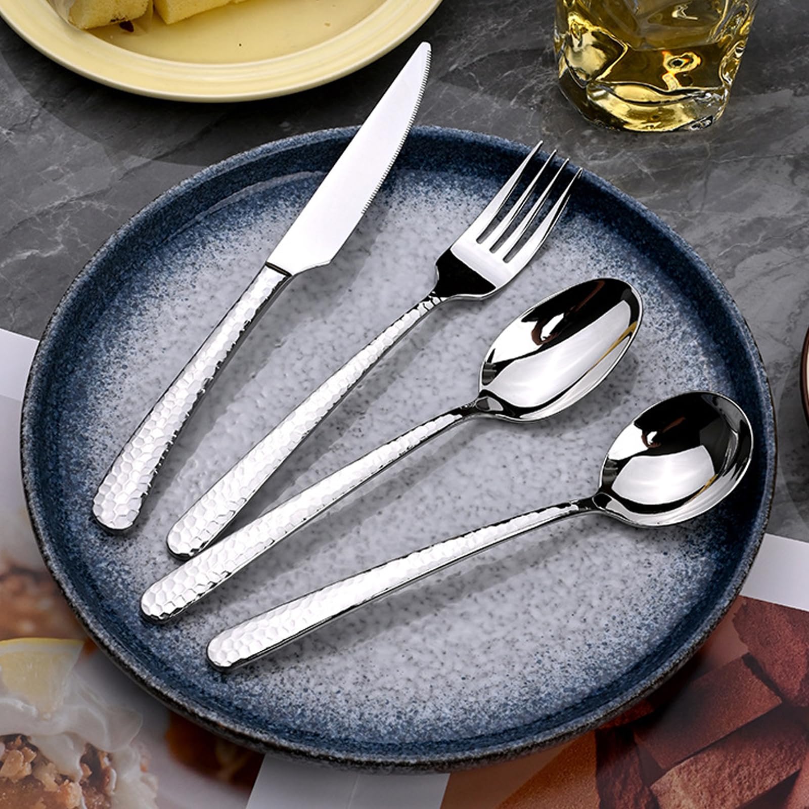 Set de Cubiertos de Acero Inoxidable Martillado de 5 Piezas - Vajilla Individual con Cuchillo, Tenedor y Cucharas - Utensilios Plateados Pulidos para Comer en Casa, Esenciales de Cocina