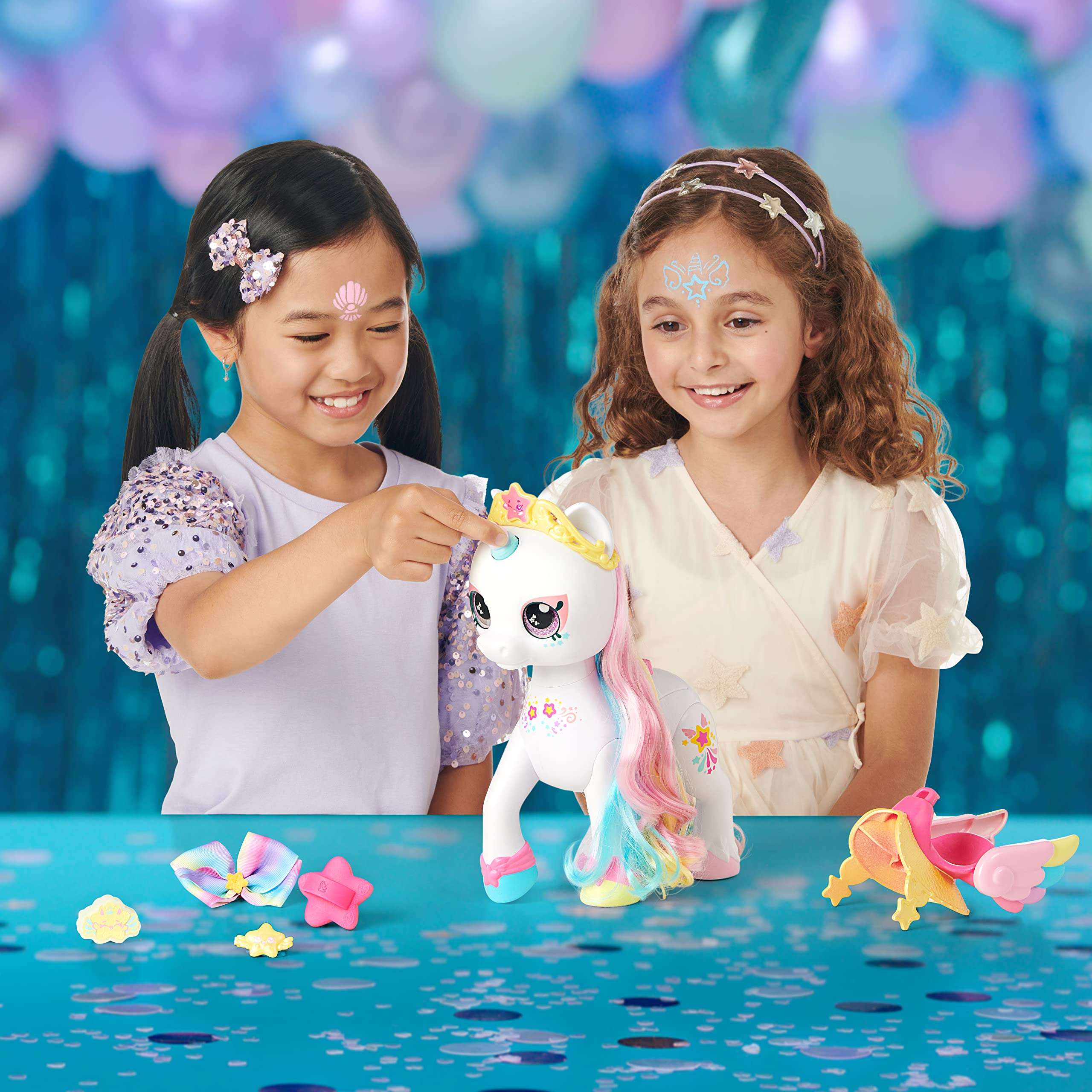 Kindi Kids Secret Saddle Makeup Dress. 1 magiczna gąbka. Akcesoria do szczotkowania i stylizacji grzywy jednorożca można znaleźć w jego siodle, 50247, Wielokolorowy, M