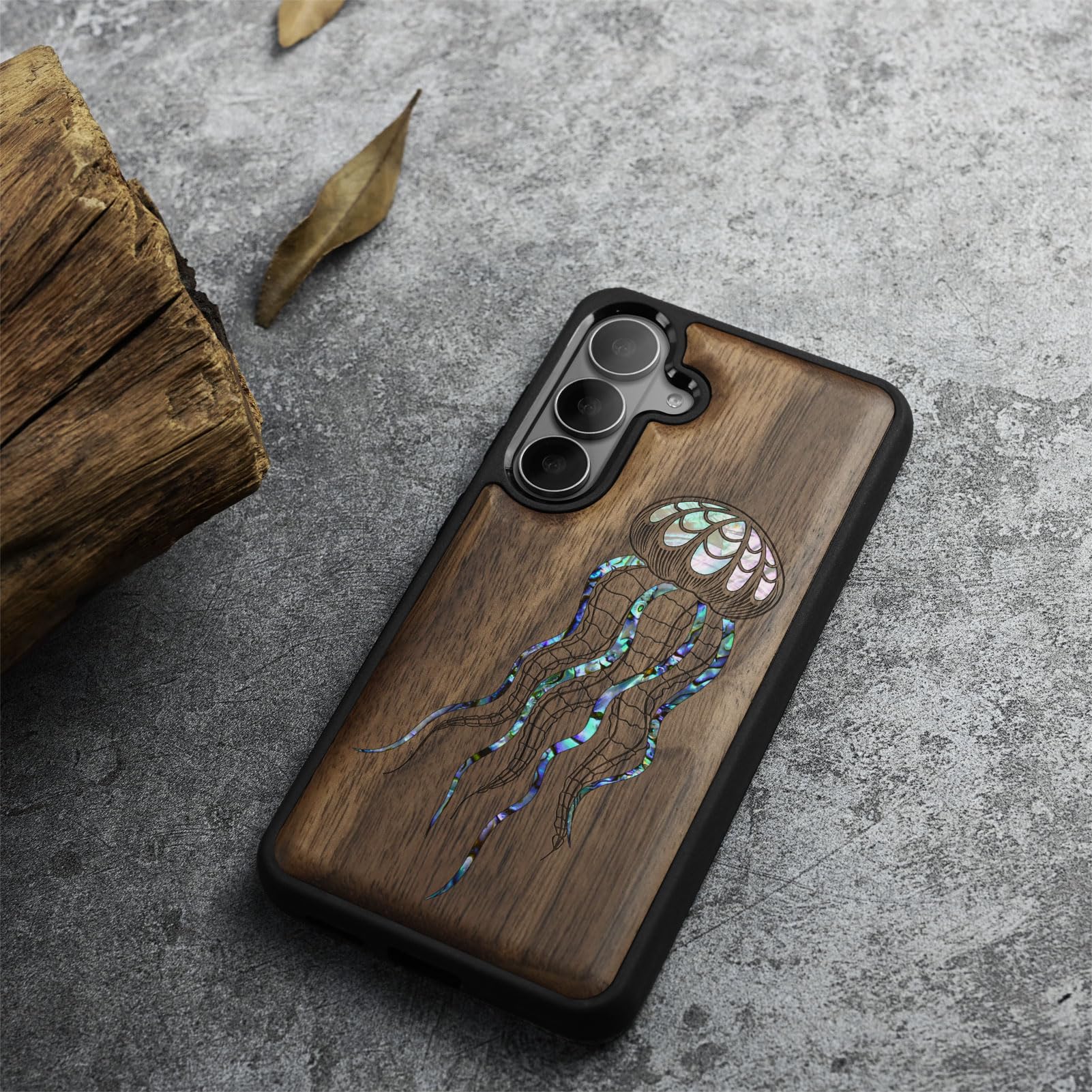 Carveit Drewniane magnetyczne etui na telefon komórkowy Samsung S26 [drewniany grawerunek i wkładka muszli] osłona zderzaka kompatybilna z Galaxy S26 Case (sztuczna meduza z drewna orzechowego)