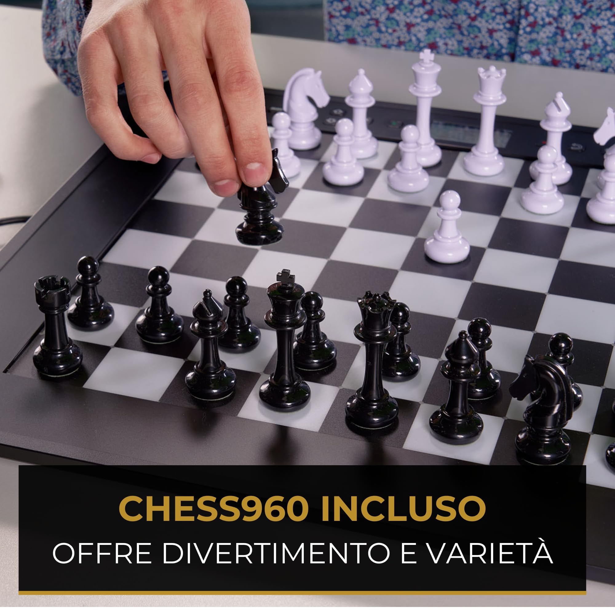 MILLENNIUM The King Competition M831 - scacchiera elettronica con livelli di gioco adattativi. Con livelli adattativi, Chess960 e 81 LED per visualizzare le mosse. Gioco online via modulo ChessLink.