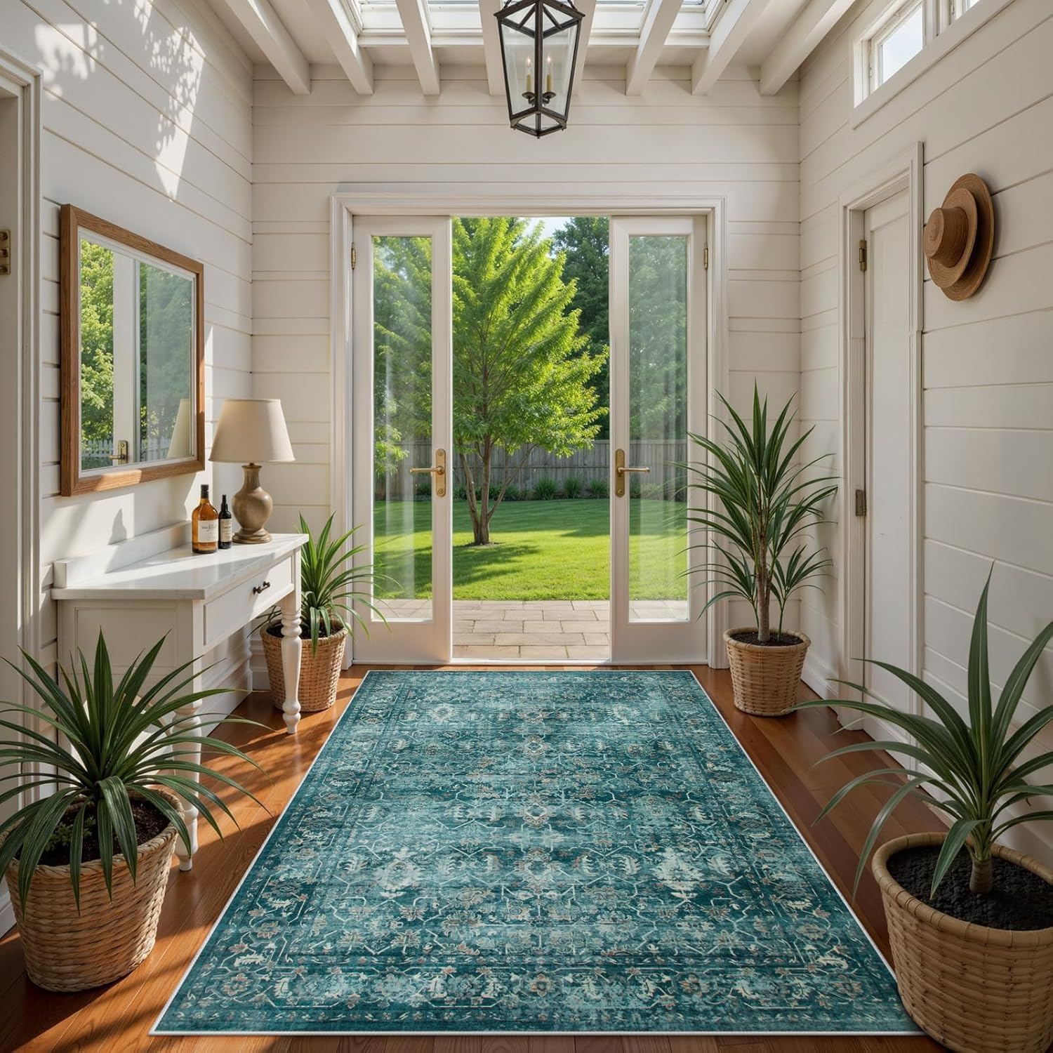 Tapis floral rétro bleu et blanc pour réveiller votre salon