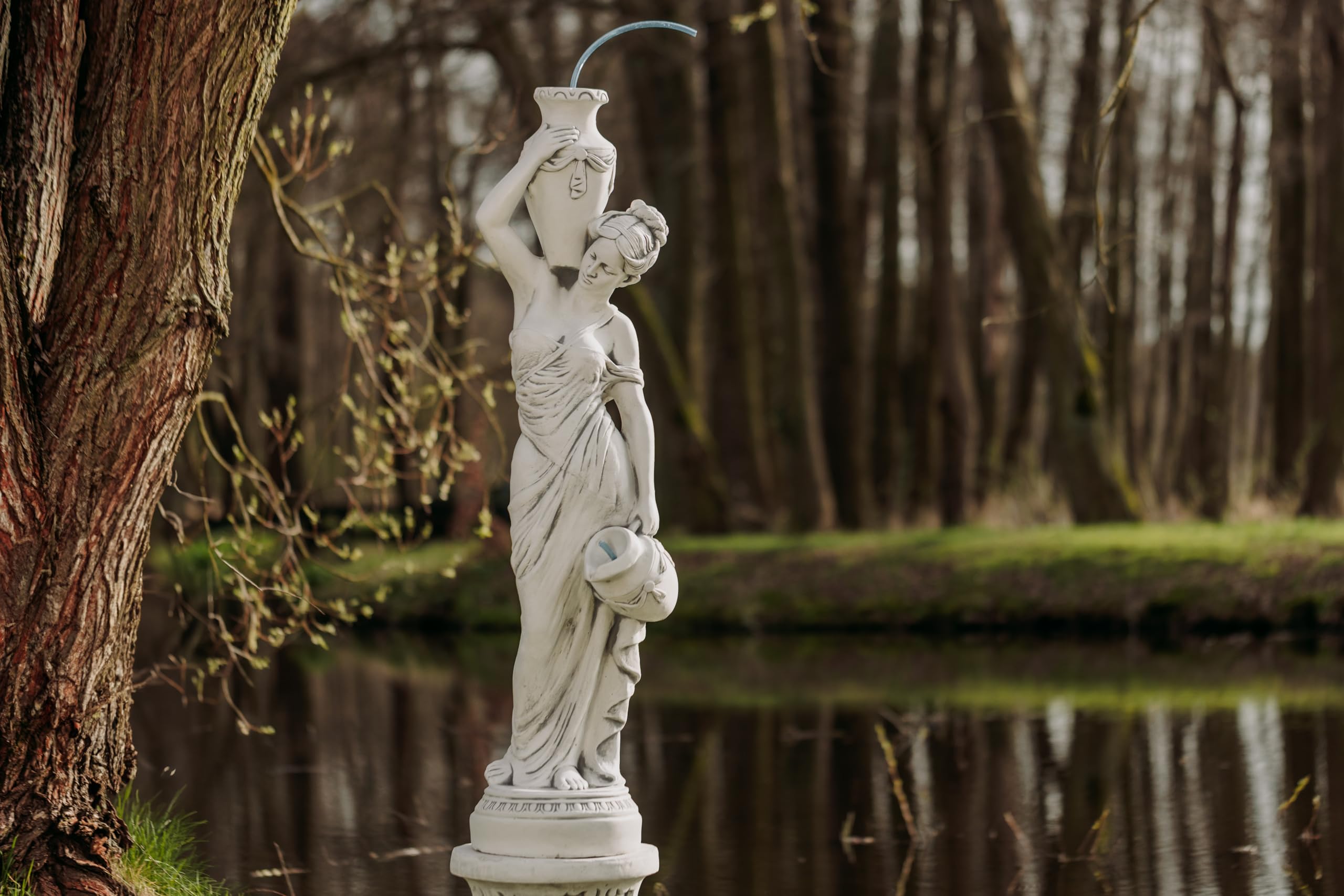gartendekoparadies.de Maia Titanen-Tochter Statue, 133 cm, 86 kg | Steinfigur mit Wasserlauf, 86 kg, Frostsicher, aus Steinguss, Für Außenbereich