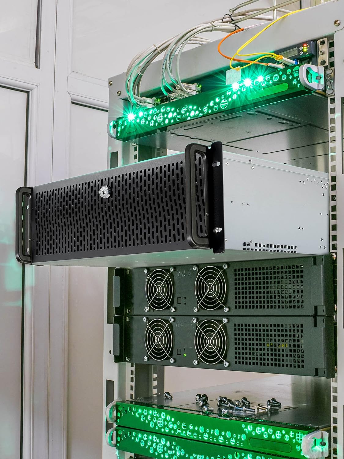 Rosewill 4U Server Chassis Rackmount Case | 8 3.5" HDD Bays, 3 5.25" Devices | E-ATX Compatible | 5 Front 120mm Fans, 2 Rear 80mm Fans | 2X USB 3.0 | Front Panel Lock | Silver/Black - RSV-L4000U - 2