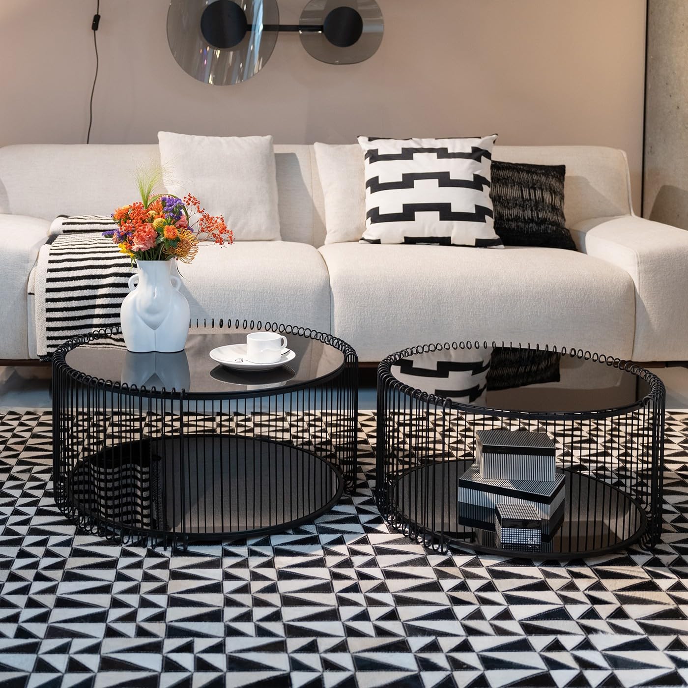 Kare Designerski stolik kawowy Wire Double zestaw 2 szt., czarny, średnica 63 cm, szkło hartowane, stół do salonu, stalowy stelaż, blat stołu ze szkła, do salonu, okrągły, 34 x 70 x 70 cm (wys. x
