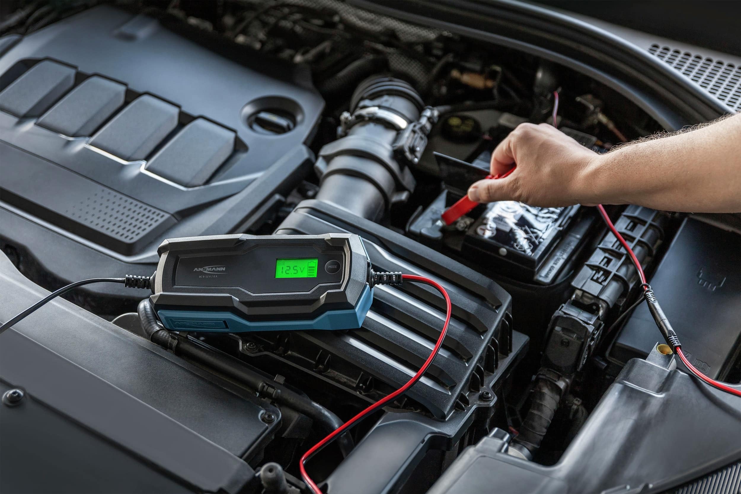 ANSMANN Cargador Inteligente de 10 Pasos 6 V 12 V/6 A con Pantalla LCD para baterías Plomo-Acido, Plomo-Gel y Plomo-Lies, así como baterías de 12 V LiFePo4 para Coche, Moto y Furgoneta