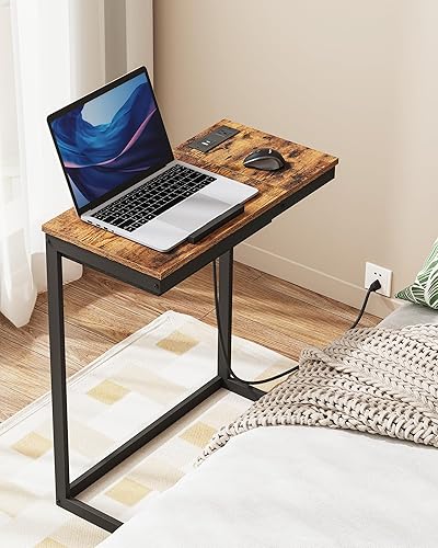 TUTOTAK Mesa auxiliar en forma de C con estación de carga para sofá, mesa auxiliar inclinable en forma de C con bolsa de almacenamiento, bandeja de