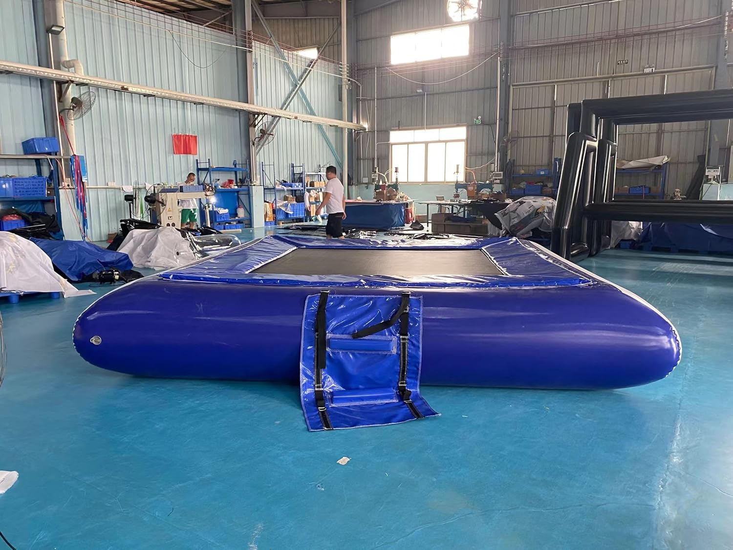 Popular 0.9mm PVC Inflatable Floating Trampoline Jumping Trampoline Bed Inflatable Water Trampoline (13ftx13ft with Pump)