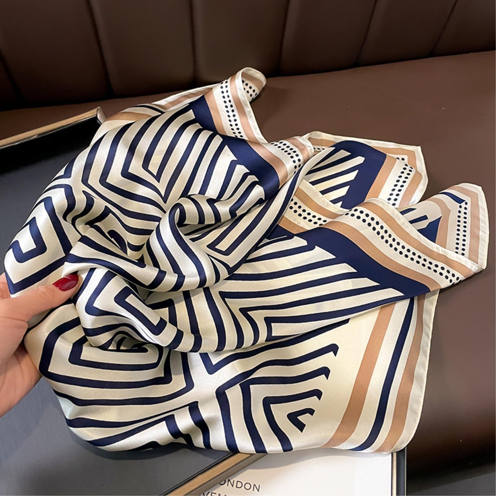 HJDMO - Bufanda griega de seda de morera de 70 cm: estampado geométrico cuadrado para mujer, pañuelo para cuello, bolso de mano, pañuelo de bolsillo, cuadrado, negro y blanco