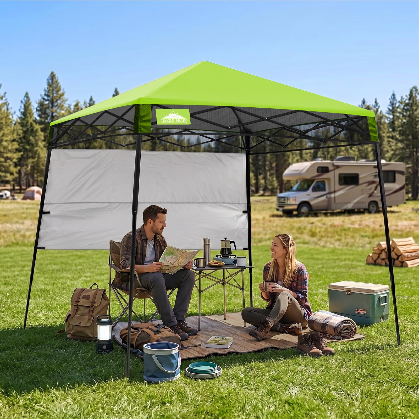 EAGLE PEAK Tente Parasol dépliable 2,4x2,4 m avec paroi latérale, abri Solaire instantané à Pieds inclinés Compact et Portable pour Plage, Sports et Camping, Base 2,4x2,4 m, Sommet 1,8x1,8 m, Vert