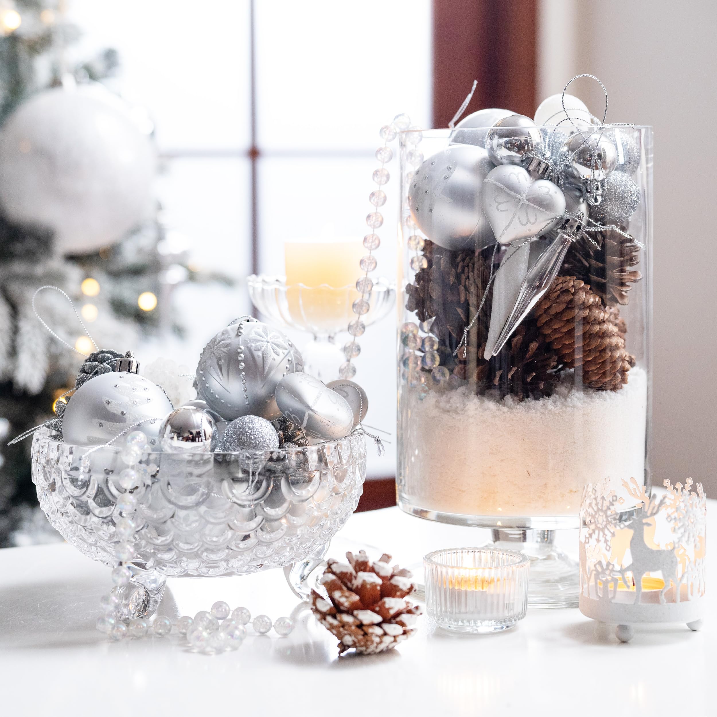 Victor's Workshop 70Pcs Bolas de Navidad Set, Adornos de Navidad para Arbol, Decoración de Bolas Navideños Inastillable Plástico de Plata y Blanco, Regalos de Colgantes de Navidad (Invierno Congelada)