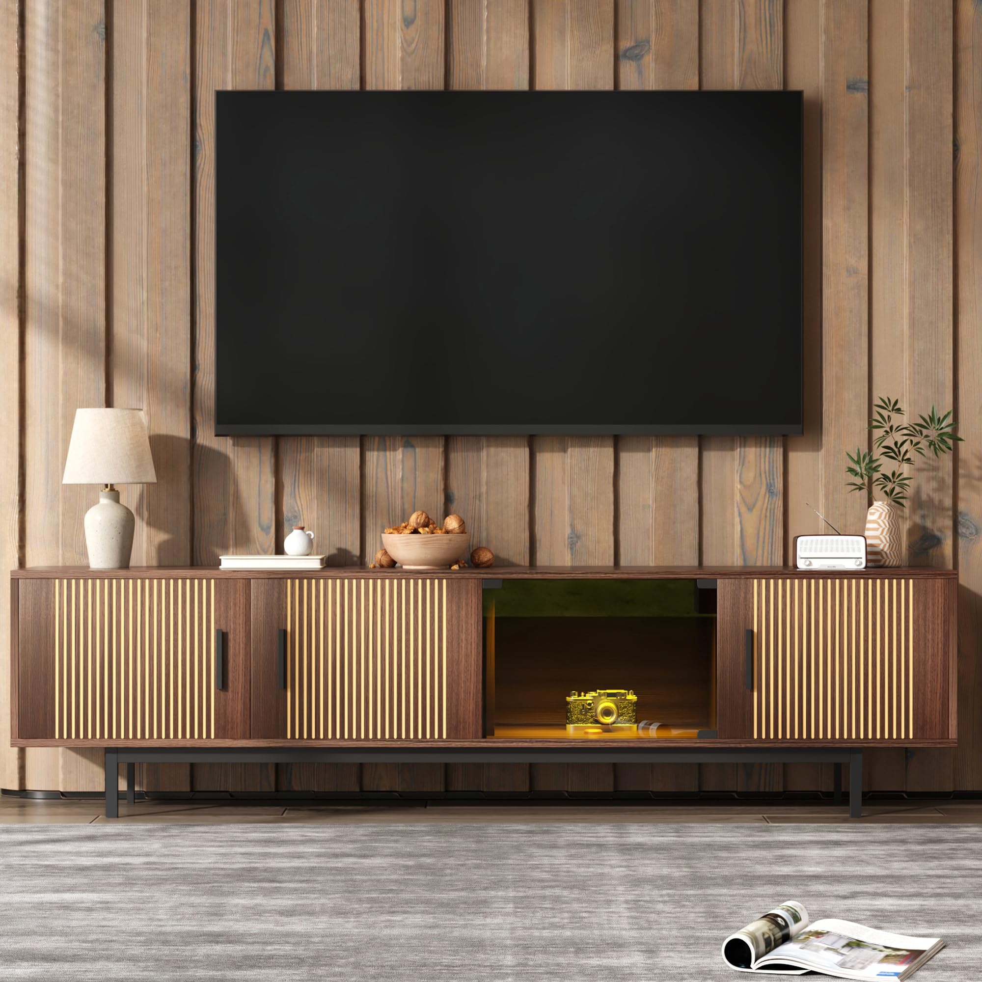 Mueble de TV 50 x 200 cm con textura tallada, puerta de vidrio templado nogal + negro