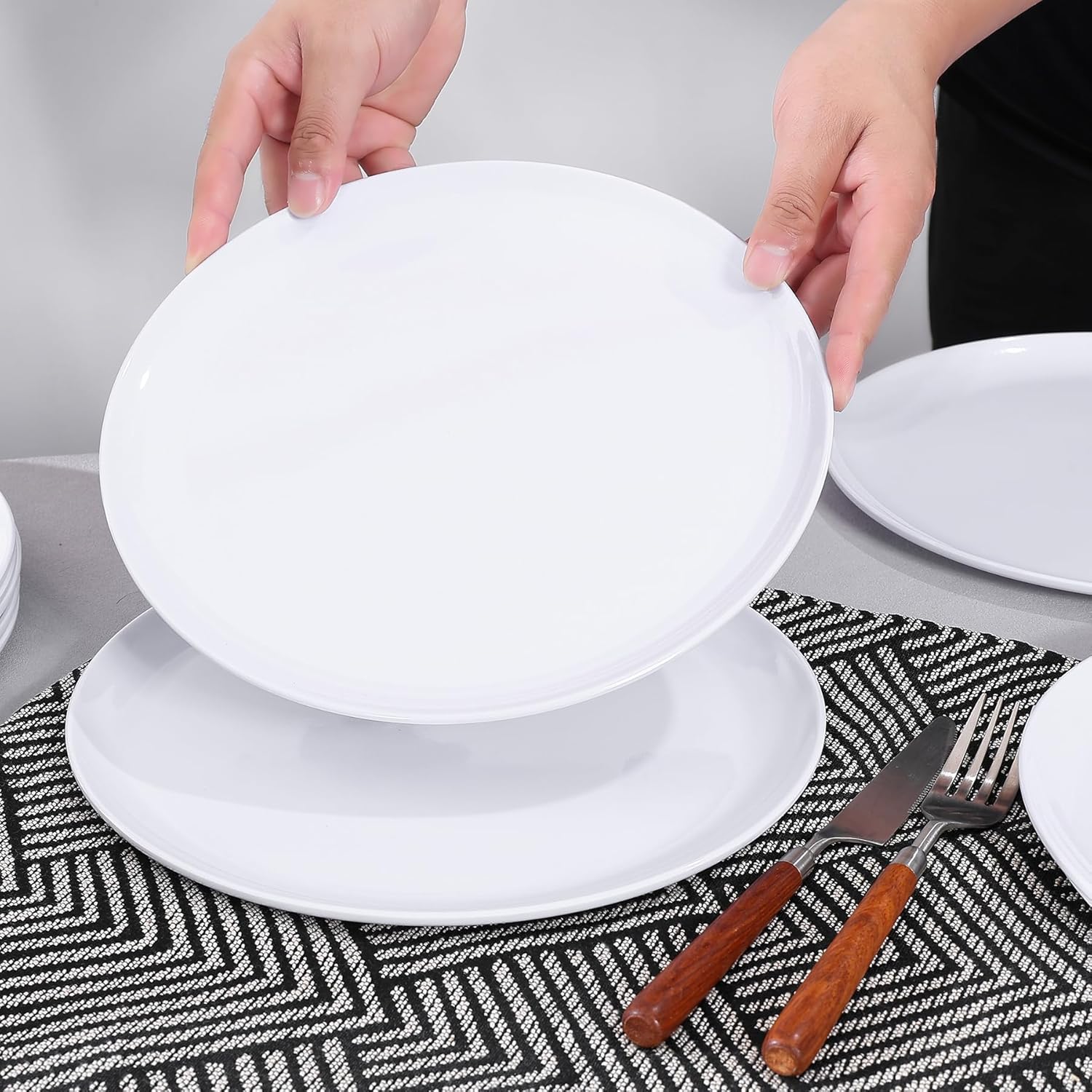 Melamine Dinner Plate Set of 12, Lightweight Round Kitchen Plates Set for Salad, Pasta –Unbreakable RV, Camping Dining Serving Dishes for Parties（White 10.5in）