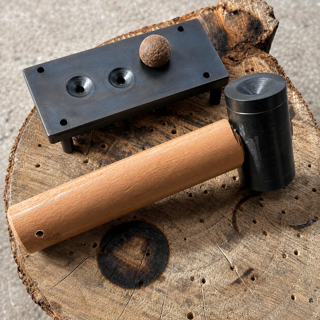 Cascanueces manual para macadamia, nueces, castañas y nueces, con base de hierro y martillo, adecuado para nueces de 12/16/19 mm, duradero y fácil de usar