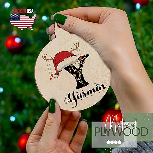 Miniatura 5 de Adorno de Navidad personalizado con inicial de sombrero de Papá Noel, decoración de árbol de Navidad con nombre de familia, calcetín con monograma
