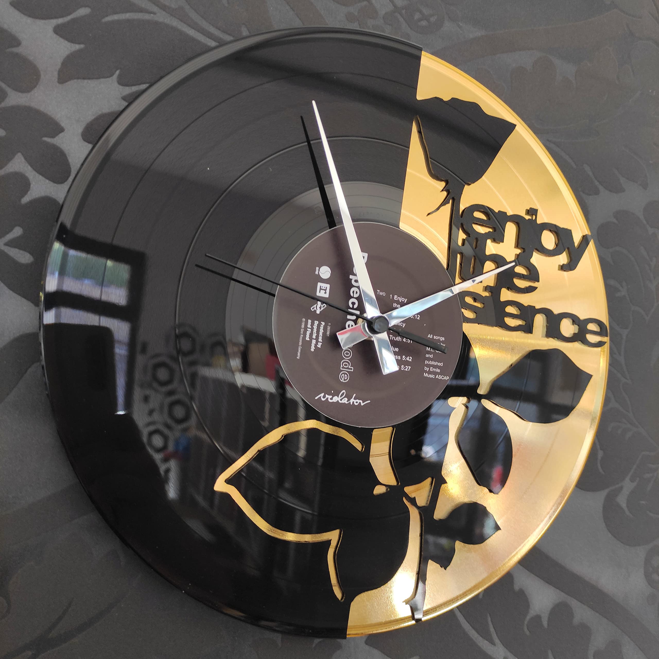 DISCOCLOCK - Orologio Enjoy the silence su disco in Vinile 100% Riciclato. Idea Regalo per tutti i fan. Orologio Silenzioso, Facile da Appendere (Double Decker ORO)
