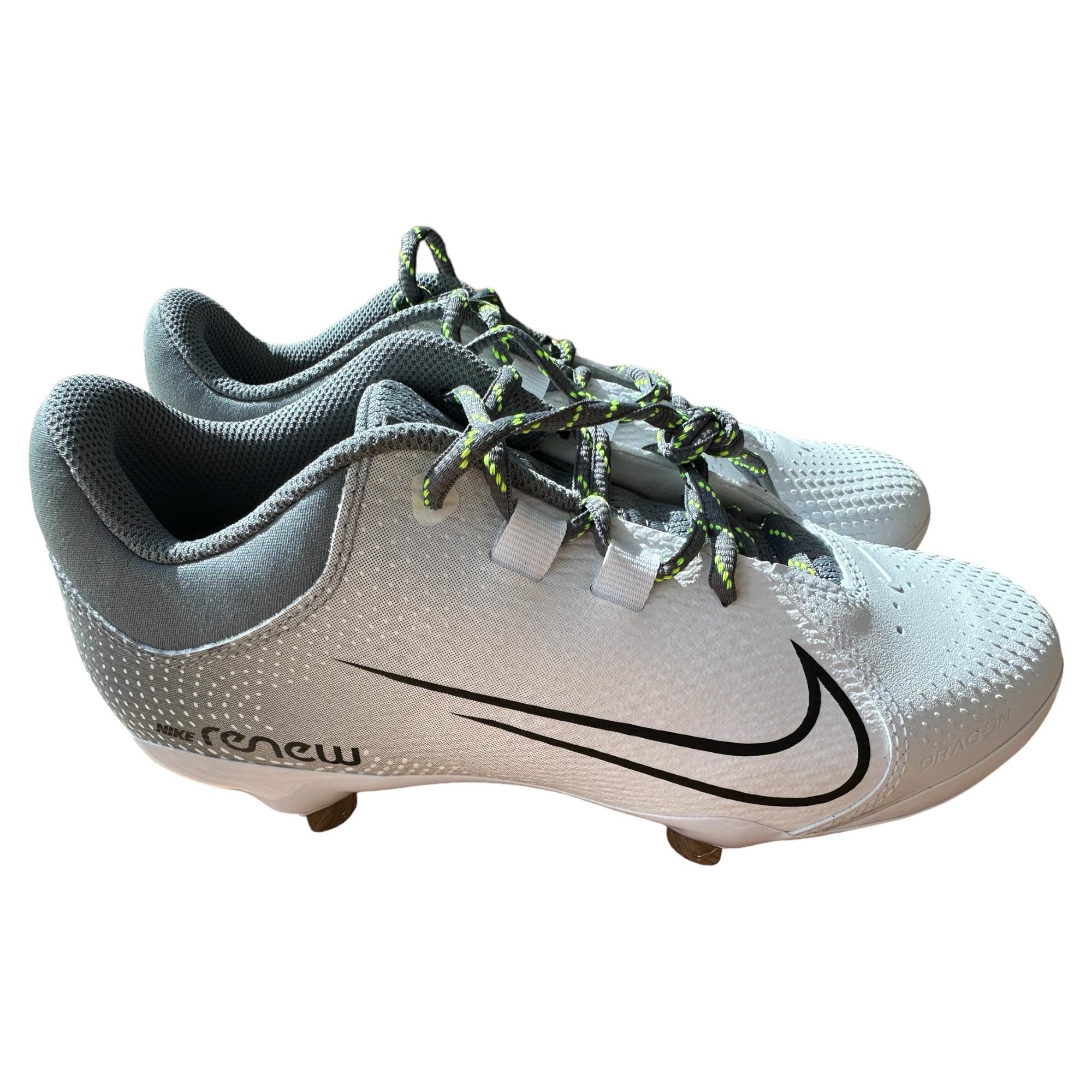Nike Women's Hyperdiamond 4 Pro Metal Fastpitch Softball Cleats