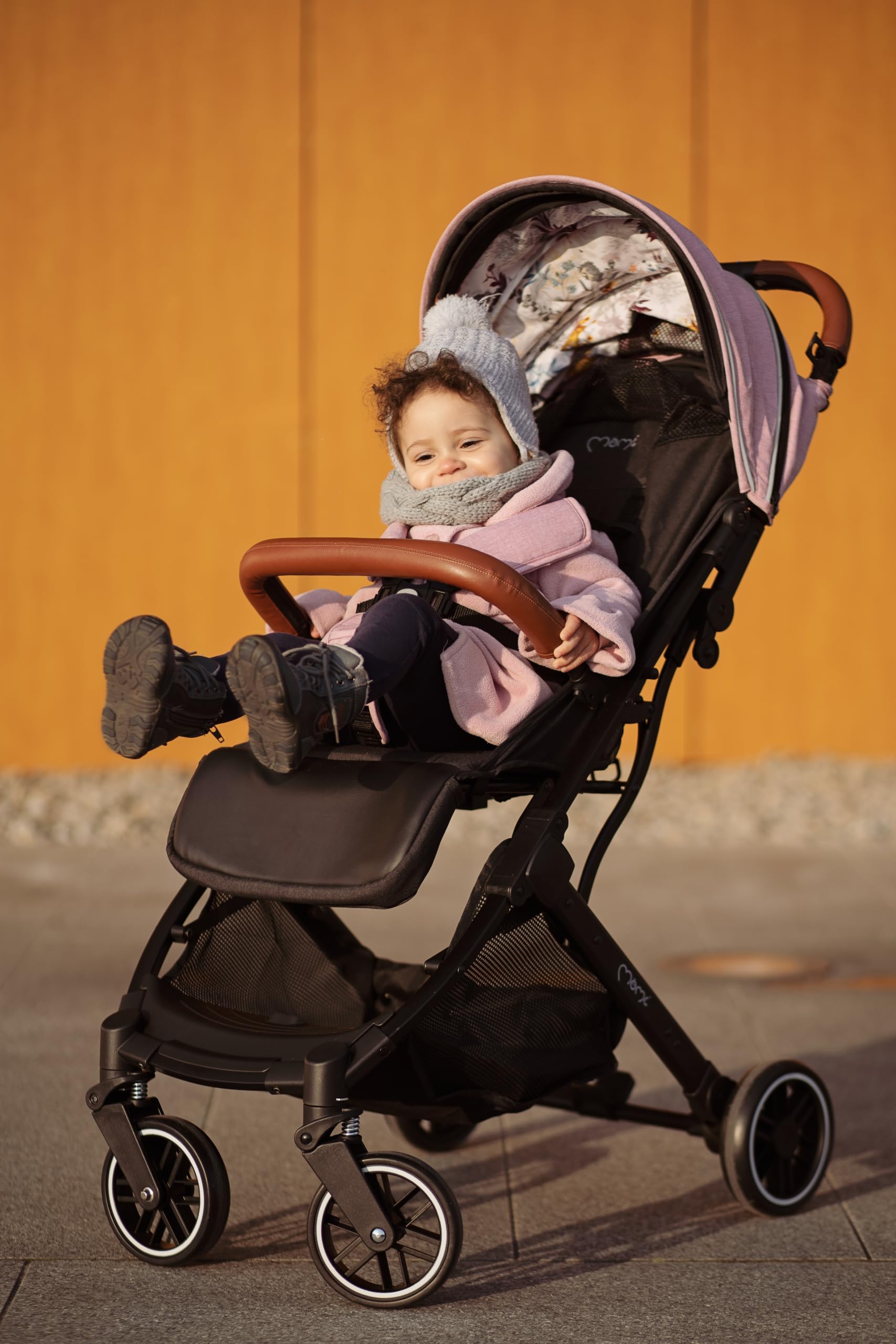 MoMi ESTELLE Silla de Paseo Ligera y Plegable, Carrito de Bebé Compacto con Respaldo Reclinable, Arnés Ajustable de 5 Puntos, Capota Protectora, Gran Cesta de Almacenaje, desde 6 Meses hasta 15 kg