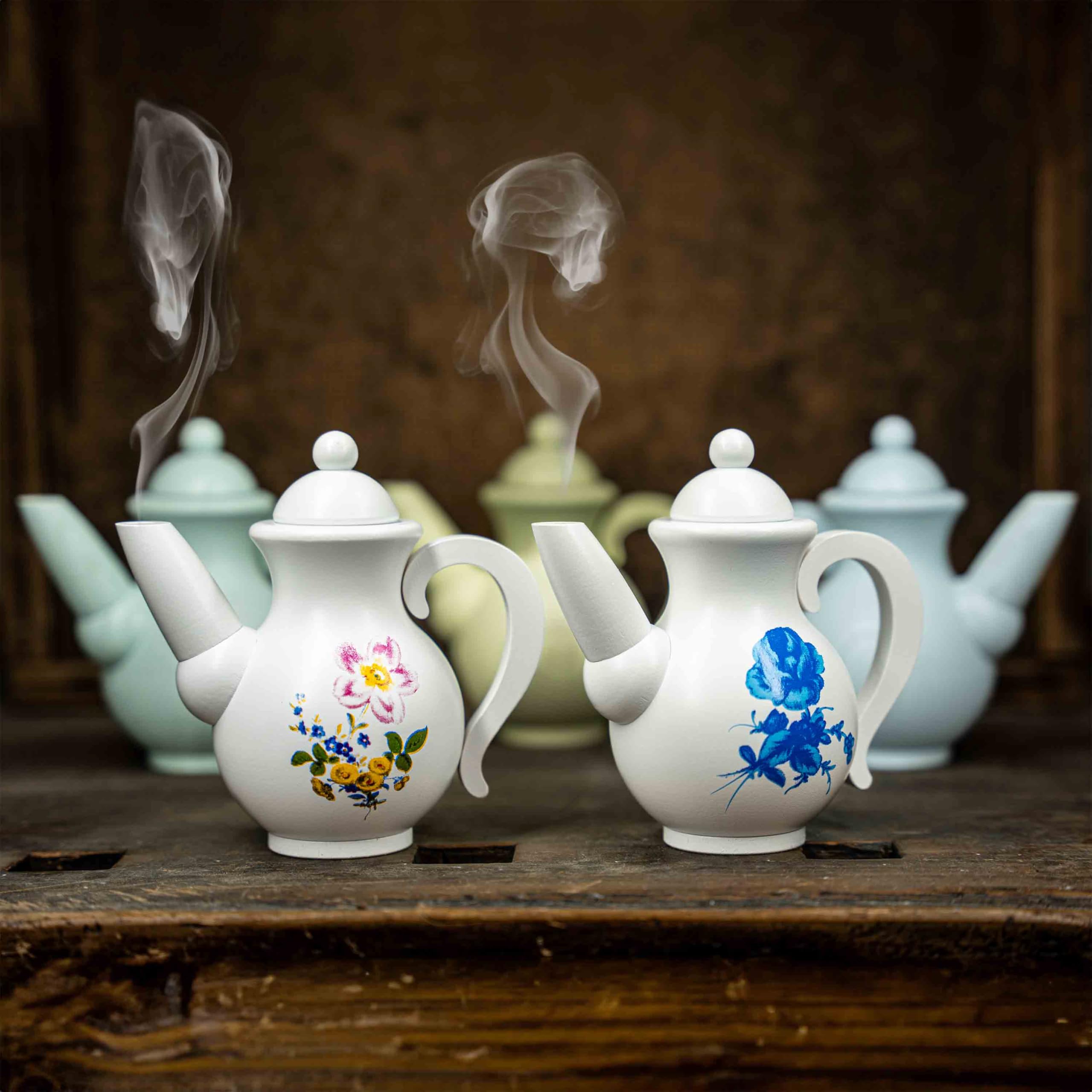 Seiffener Volkskunst | Räuchermännchen Räucherfigur | Räucherkanne Kaffeekanne Kanne | Erzgebirgische Volkskunst | Höhe 12 cm | mit Blümchen