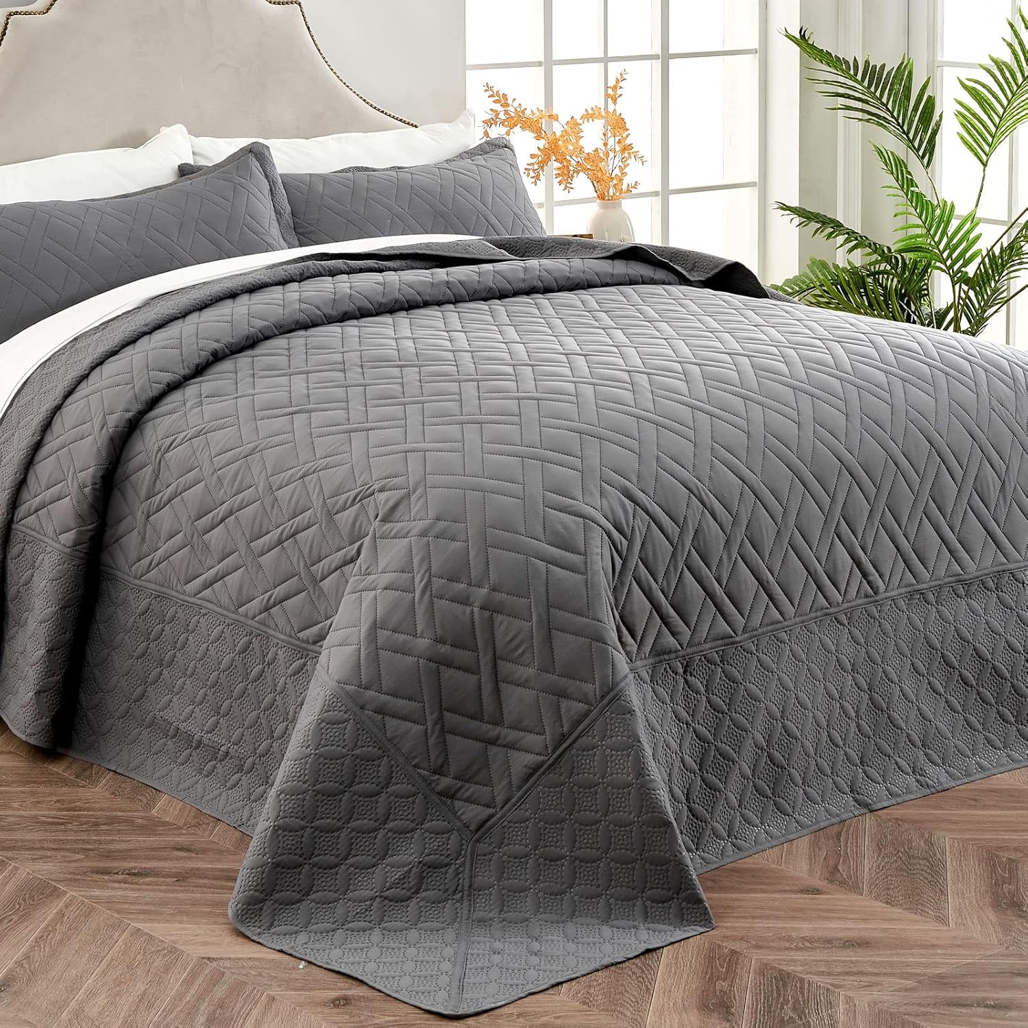 Qucover 118x106 Oversized King Quilt, California King Quilt