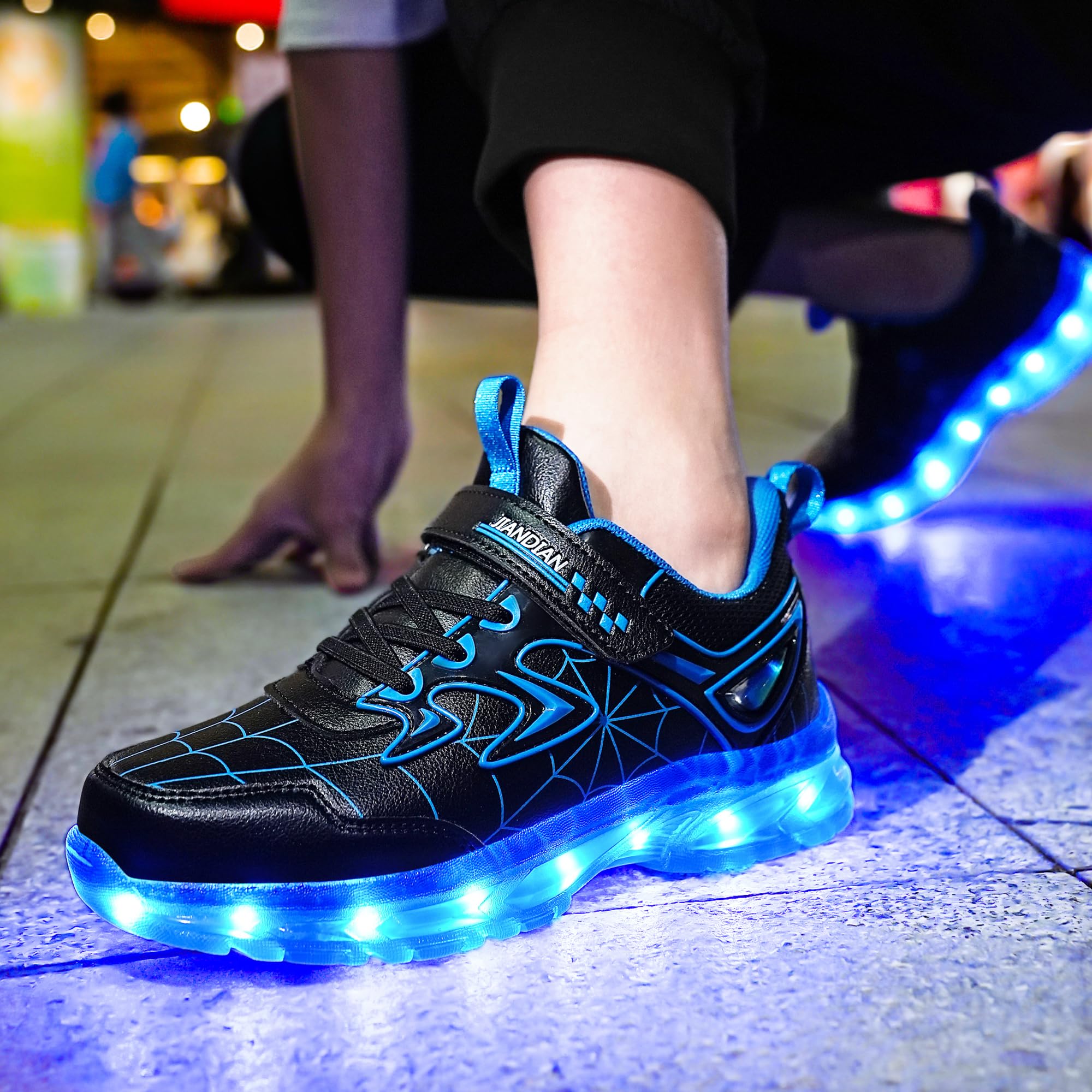 YUNICUS I bambini accendono le scarpe per il regalo ricaricabile del bambino della ragazza del ragazzo